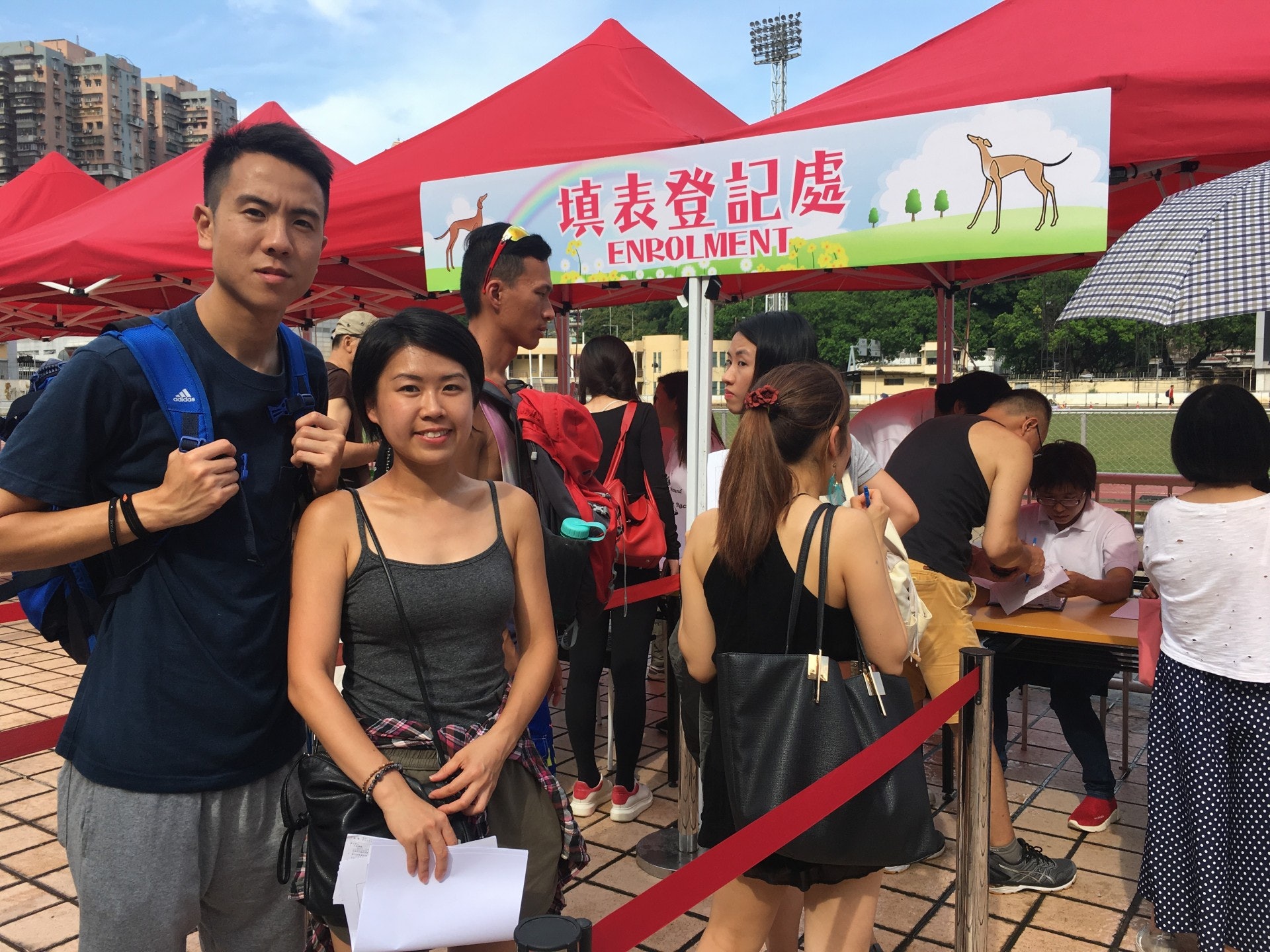 港人梁生梁太專程由香港到場領養。(李玉儀攝) 港人梁生梁太專程由香港到場領養。(李玉儀攝)