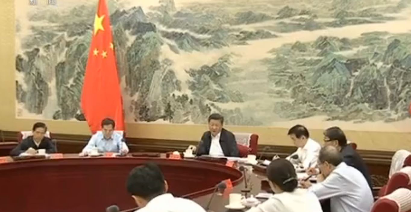 習近平與共青團中央新領導班子談話。（央視）