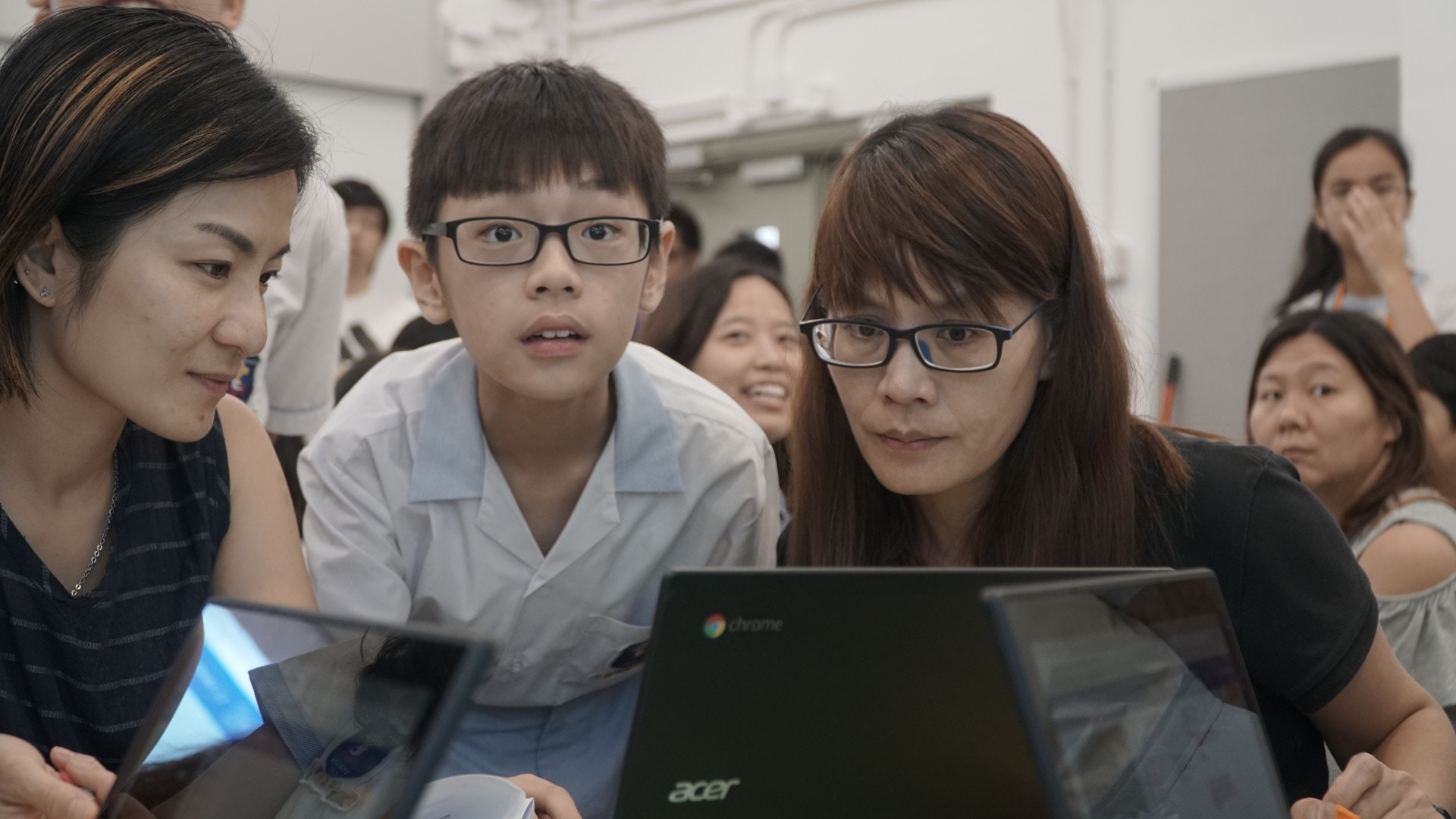 【STEM】拉近親子數碼隔閡　小學生親自教爸媽學習編程
