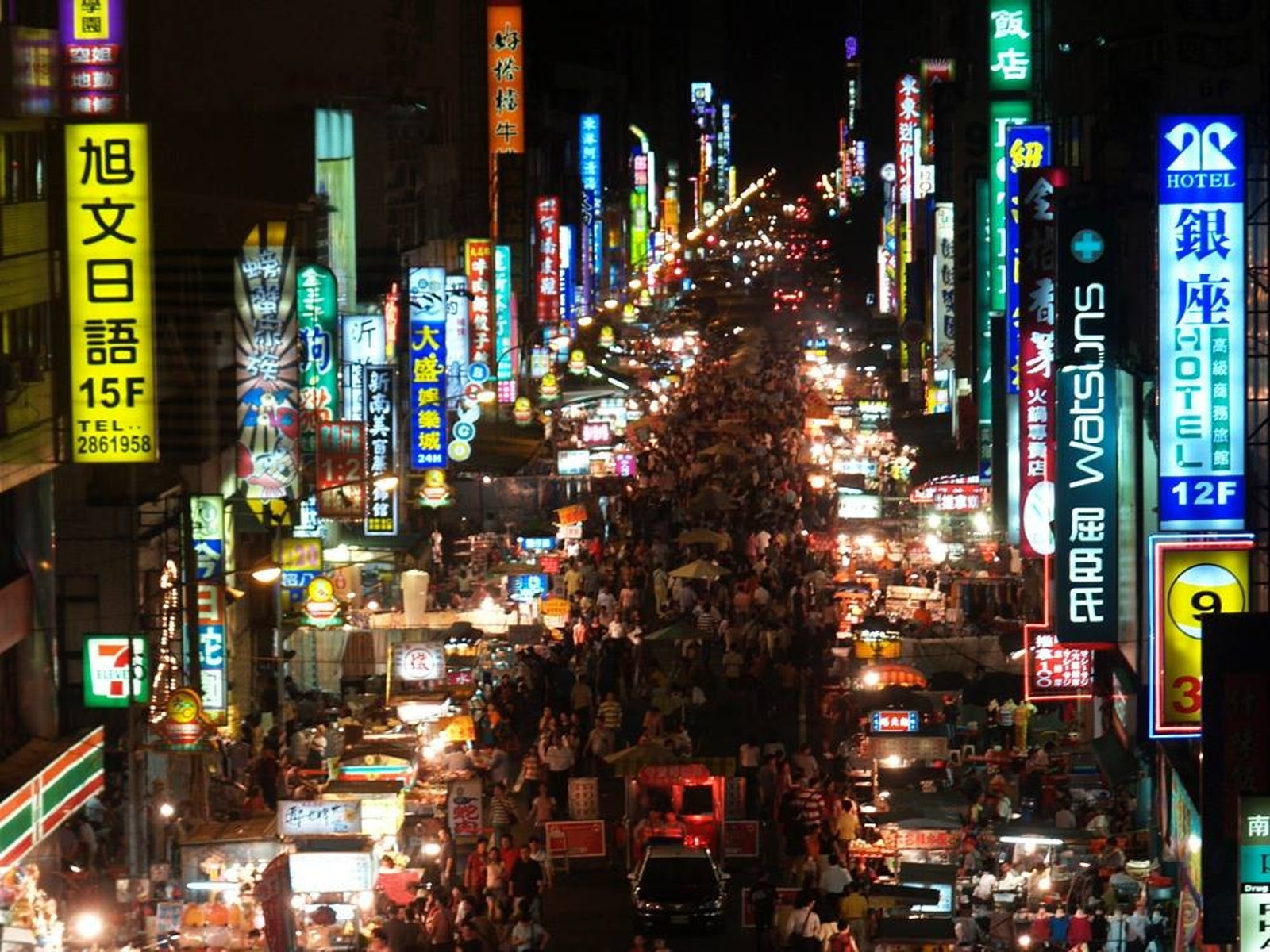 台灣的攤販文化得以承傳，夜市是不少旅客必到之處。（fb「Taiwan 台灣」圖片）