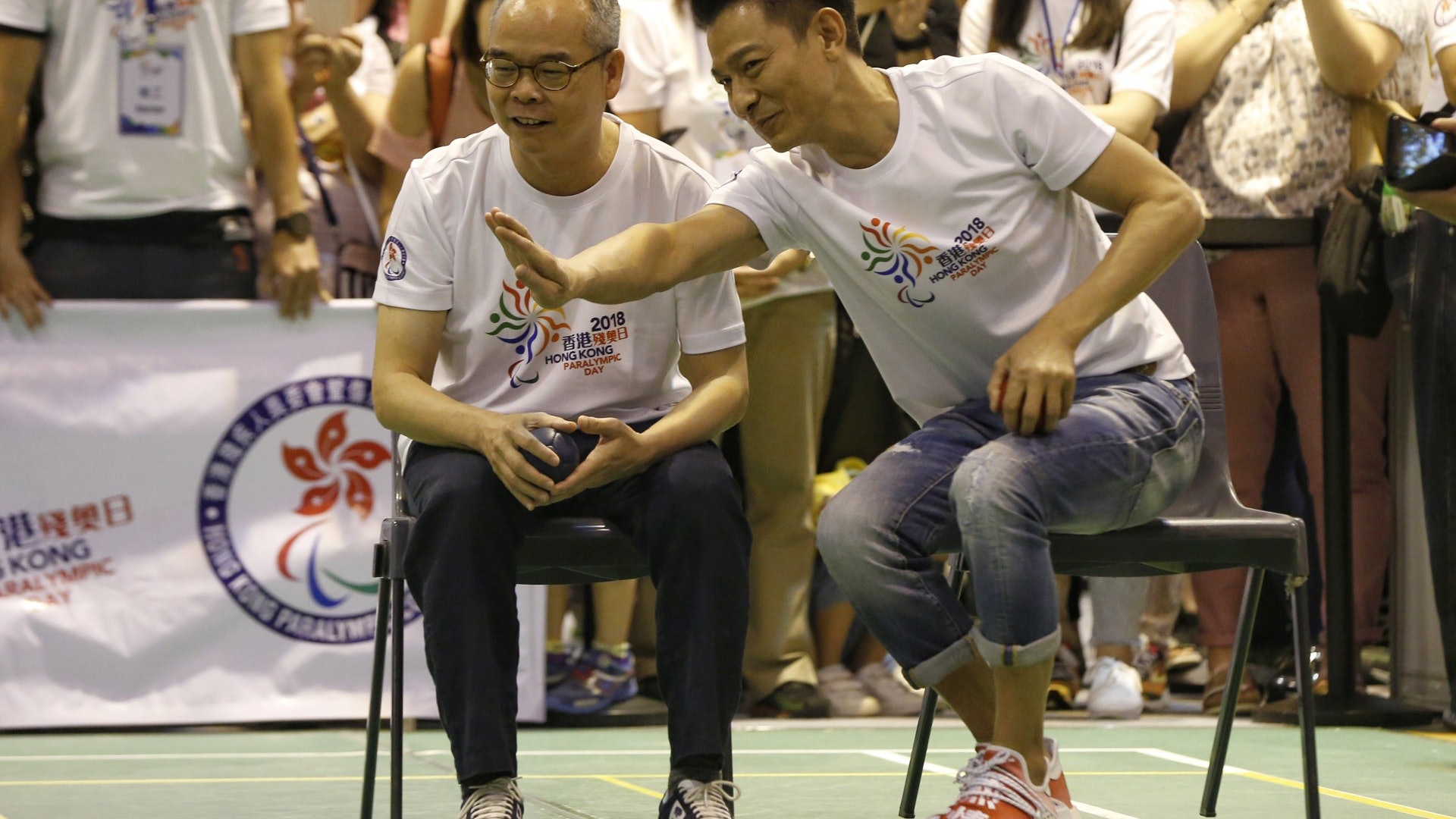 林鄭擔任殘奧活動日嘉賓 政壇樂壇劉華大玩硬地滾球 林鄭擔任殘奧活動日嘉賓 政壇樂壇劉華大玩硬地滾球