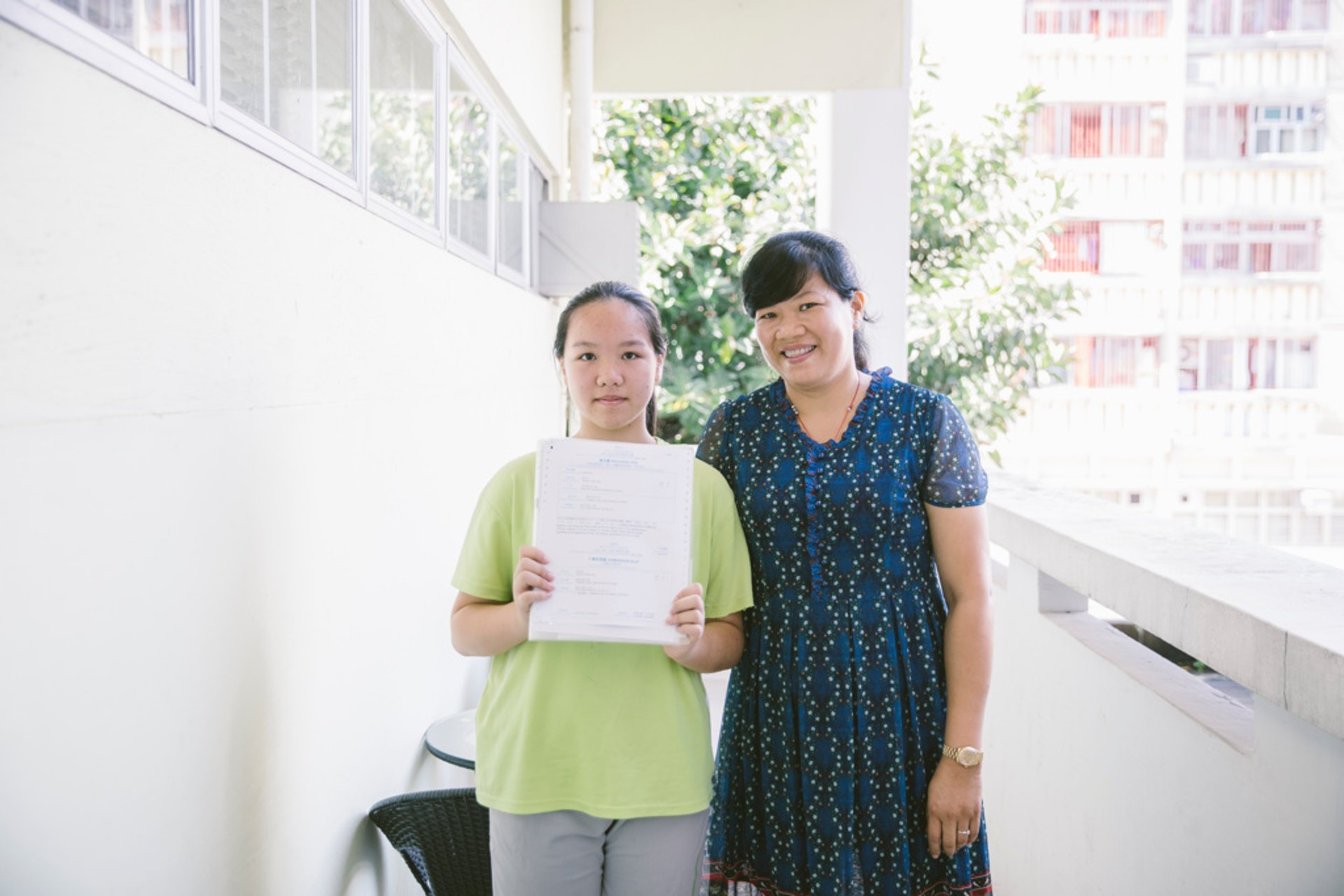 英莉獲派大埔英中迦密柏雨中學,感到相當滿意。 英莉獲派大埔英中迦密柏雨中學,感到相當滿意。
