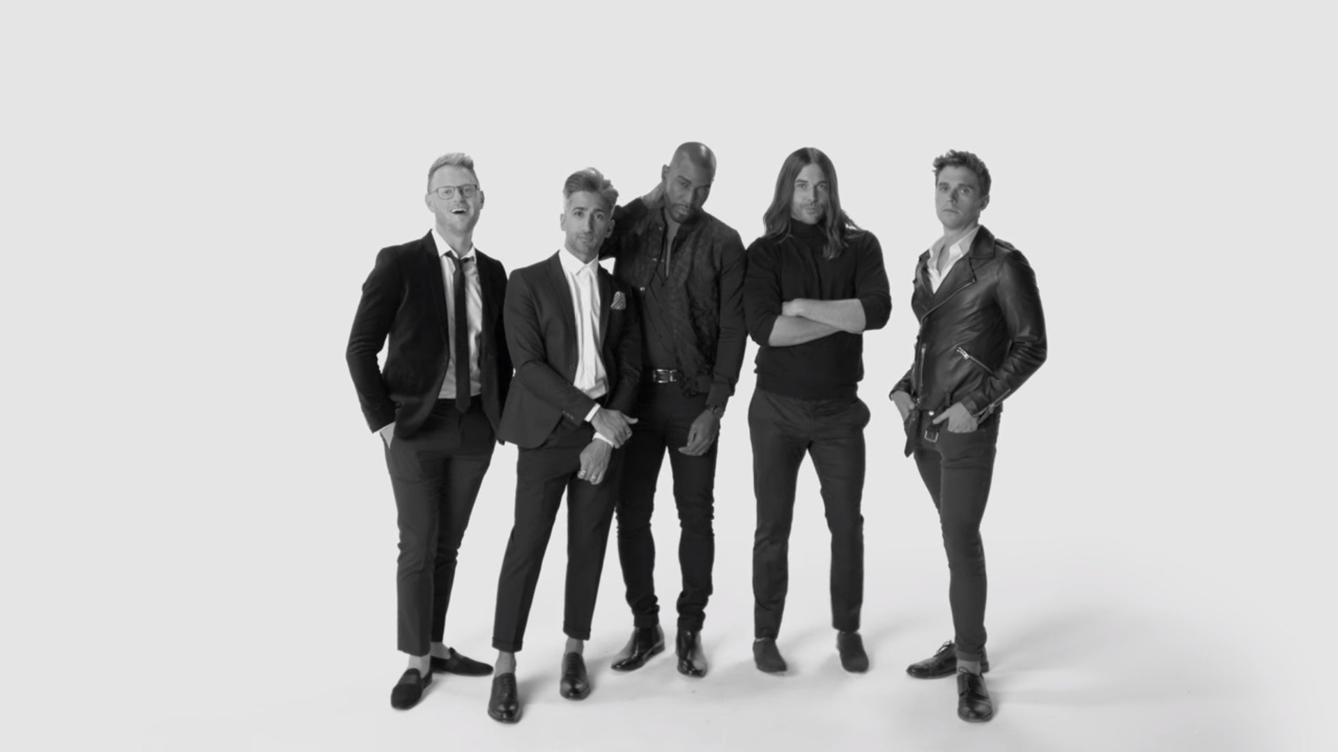《Queer Eye》中的5位型男主持,左起:室內設計師 Bobby Berk、時尚達人Tan France、文化專家Karamo Brown、造型師Jonathan Van Ness及專業廚師Antoni Porowski。 《Queer Eye》中的5位型男主持,左起:室內設計師 Bobby Berk、時尚達人Tan France、文化專家Karamo Brown、造型師Jonathan Van Ness及專業廚師Antoni Porowski。