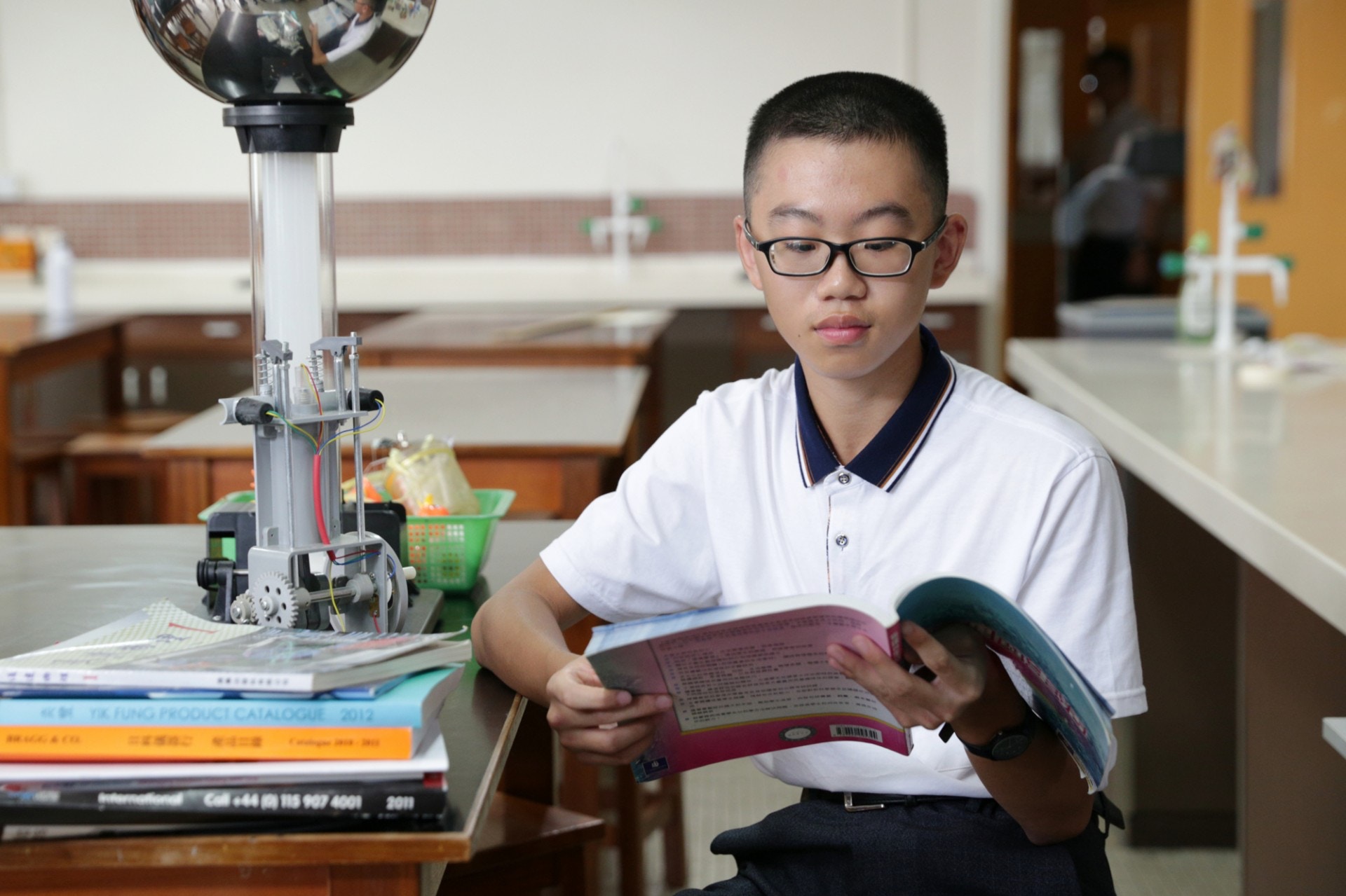 年僅13歲，就讀佛教黃允畋中學的資優生徐文鴻取得5科20分的成績。（鄧倩螢攝）