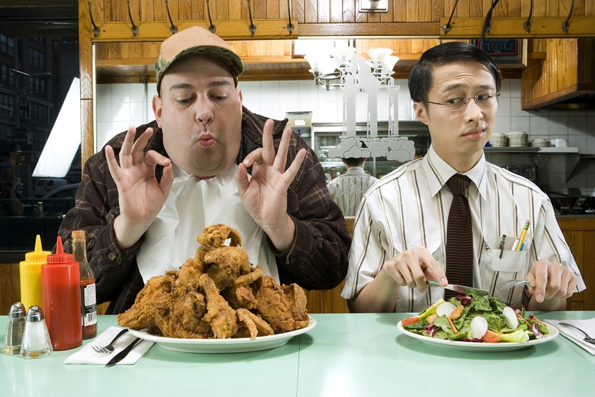 暴飲暴食亦不建議(視覺中國) 暴飲暴食亦不建議(視覺中國)