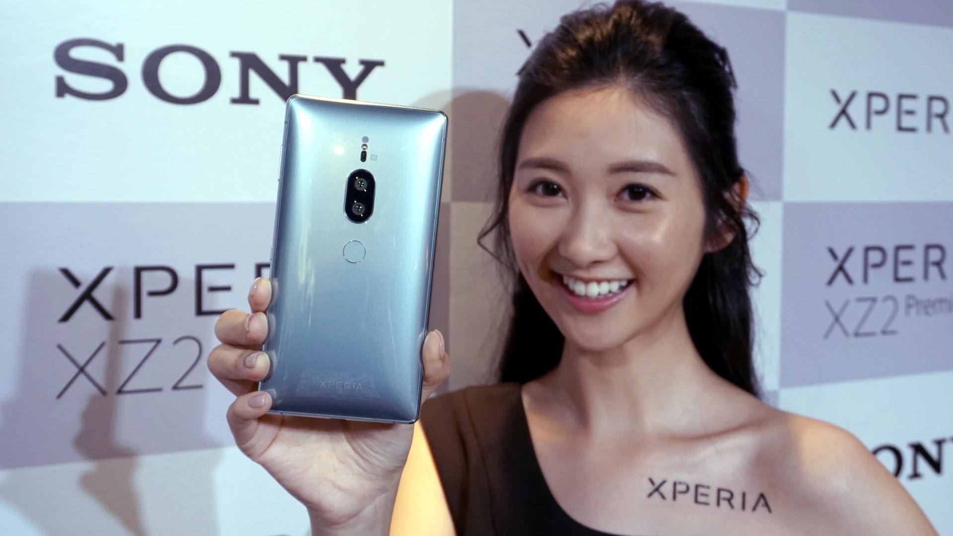 Sony Xperia XZ2 Premium 終於雙鏡！大賣低光拍攝發布會上手玩