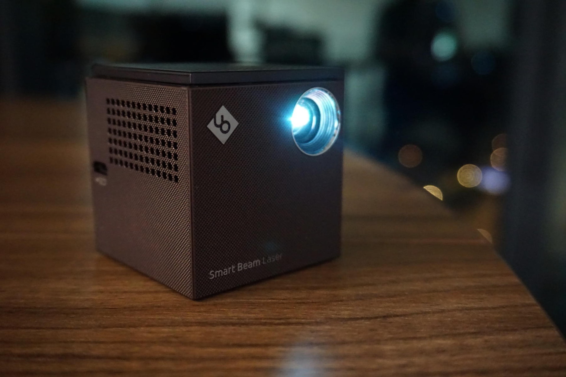韓風uo Smart Beam迷你投影機愛不惜手的奢侈品 香港01 好生活 韓風uo Smart Beam迷你投影機愛不惜手的奢侈品 香港01 好生活