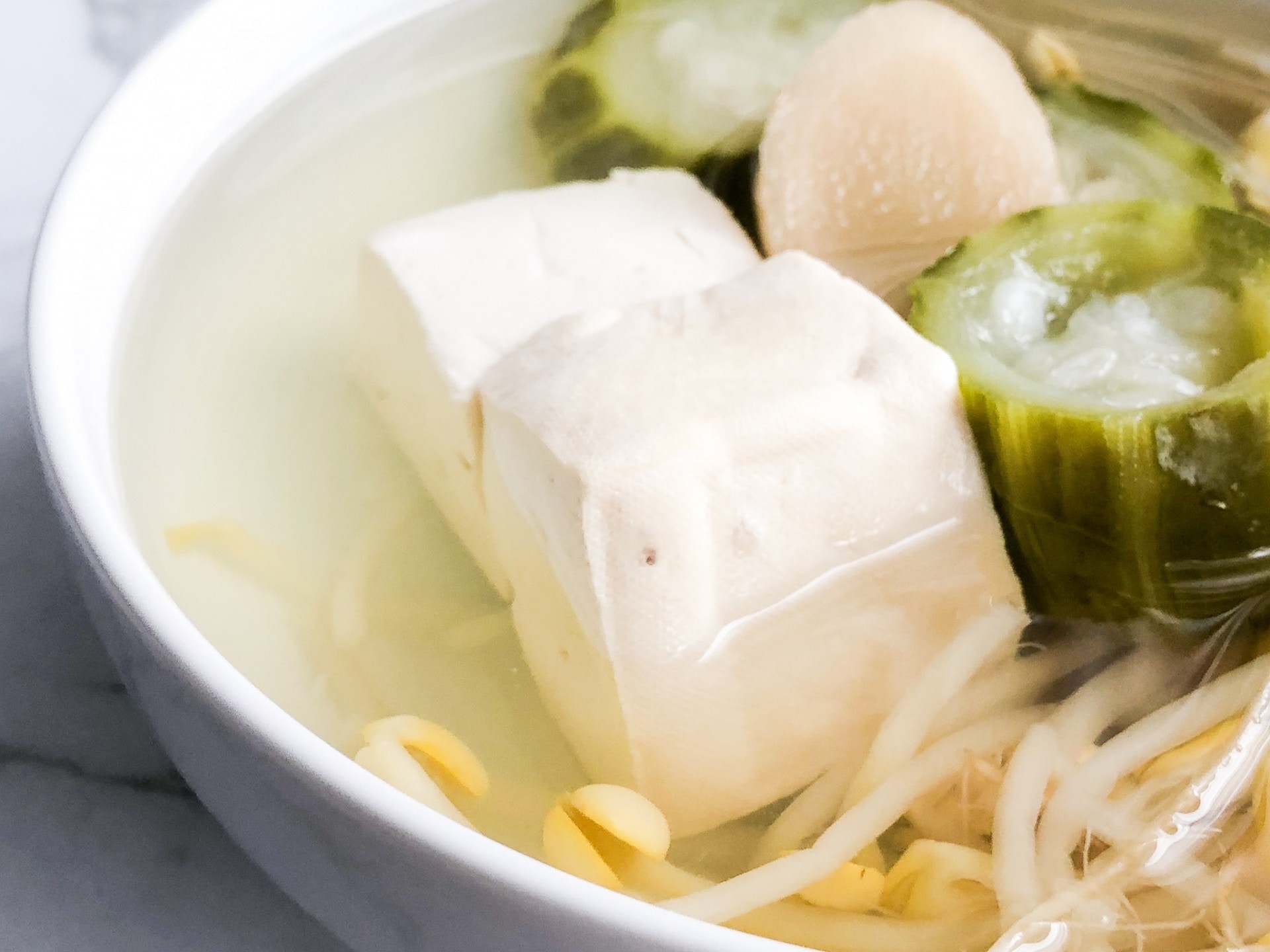 絲瓜豆芽豆腐湯可解暑清熱。