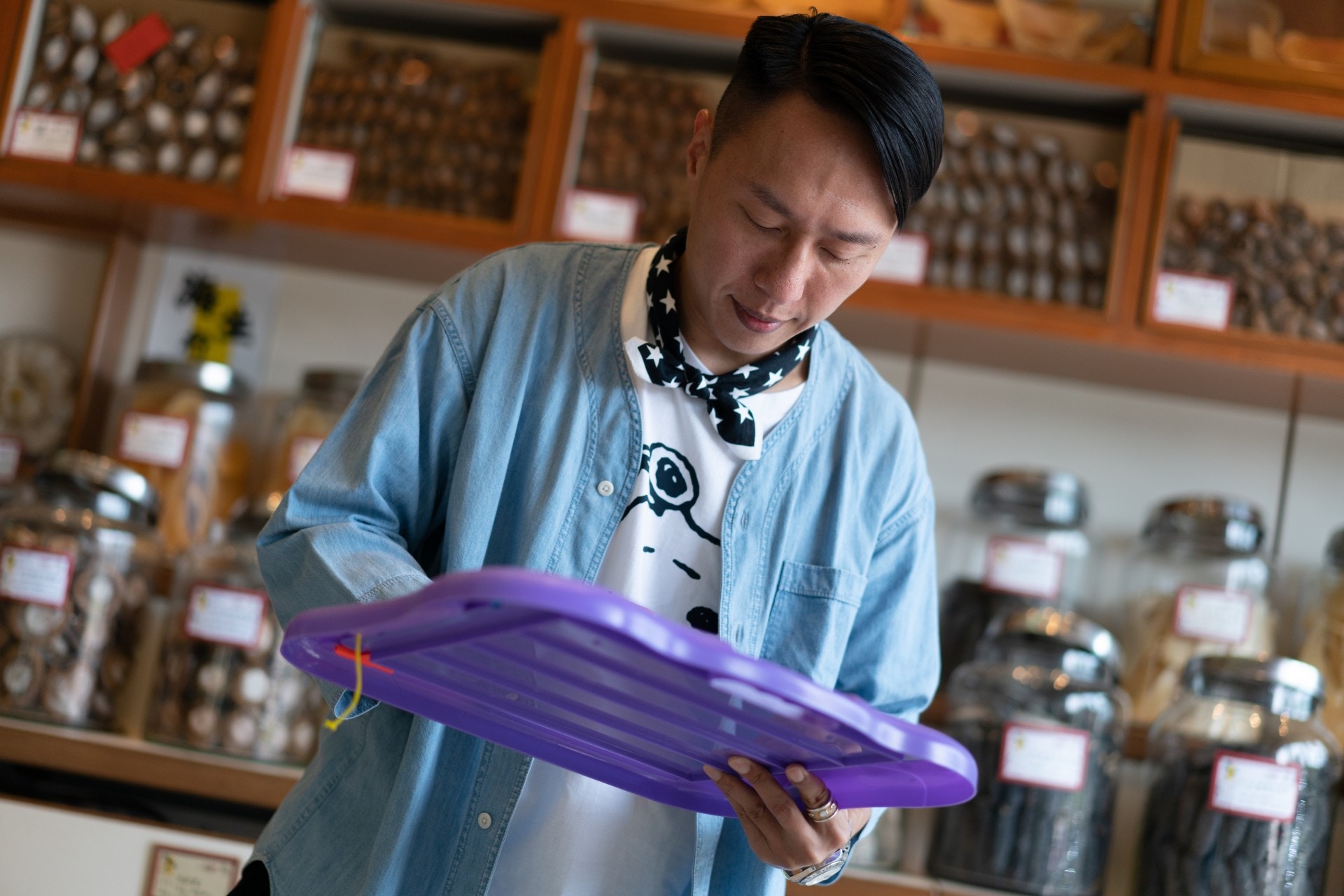 訪問中張啟樂多次強調，自己是一個主持人，不是推銷員。（吳鍾坤攝）