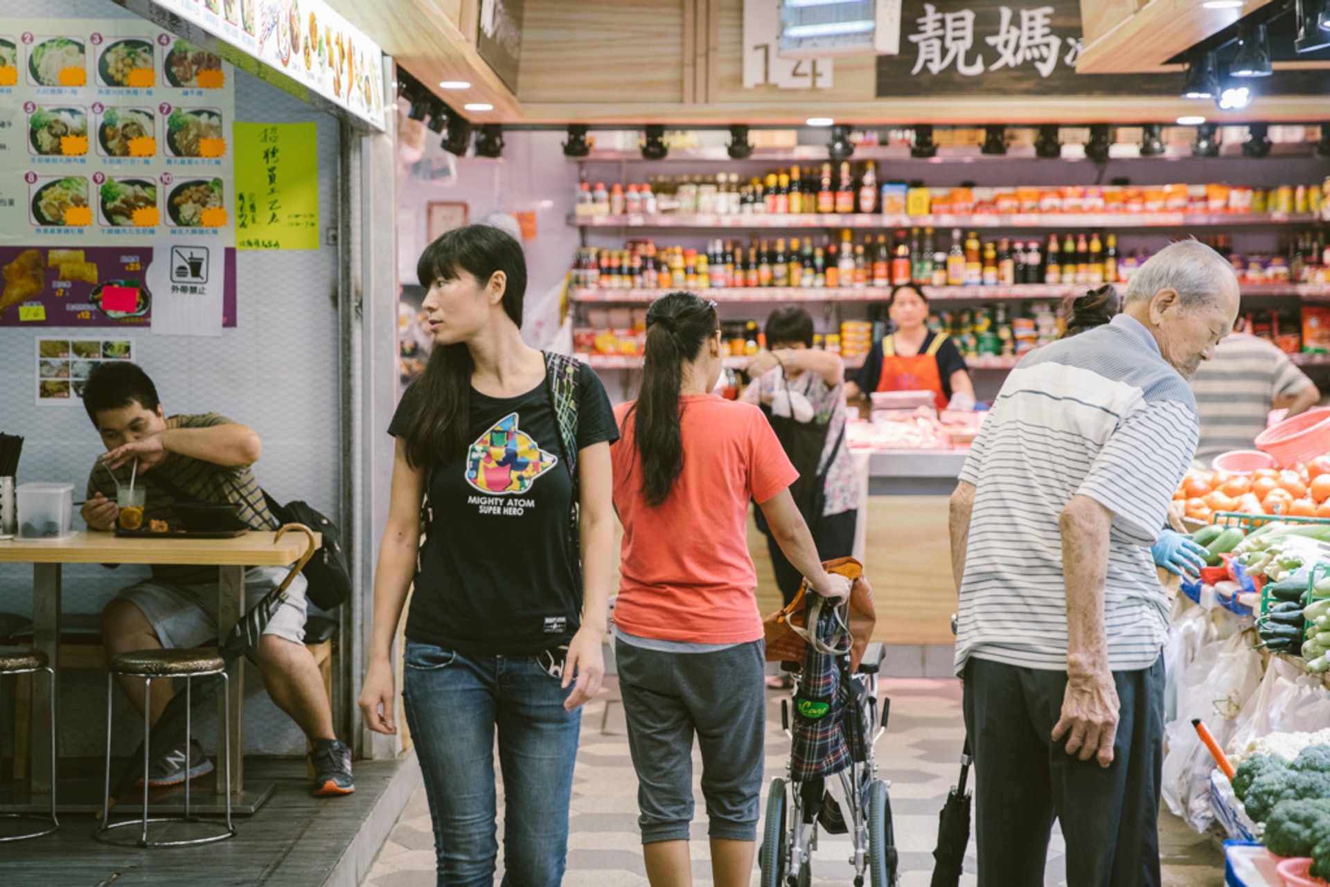 「師奶」要全天候照顧家庭,壓力無處釋放。 「師奶」要全天候照顧家庭,壓力無處釋放。
