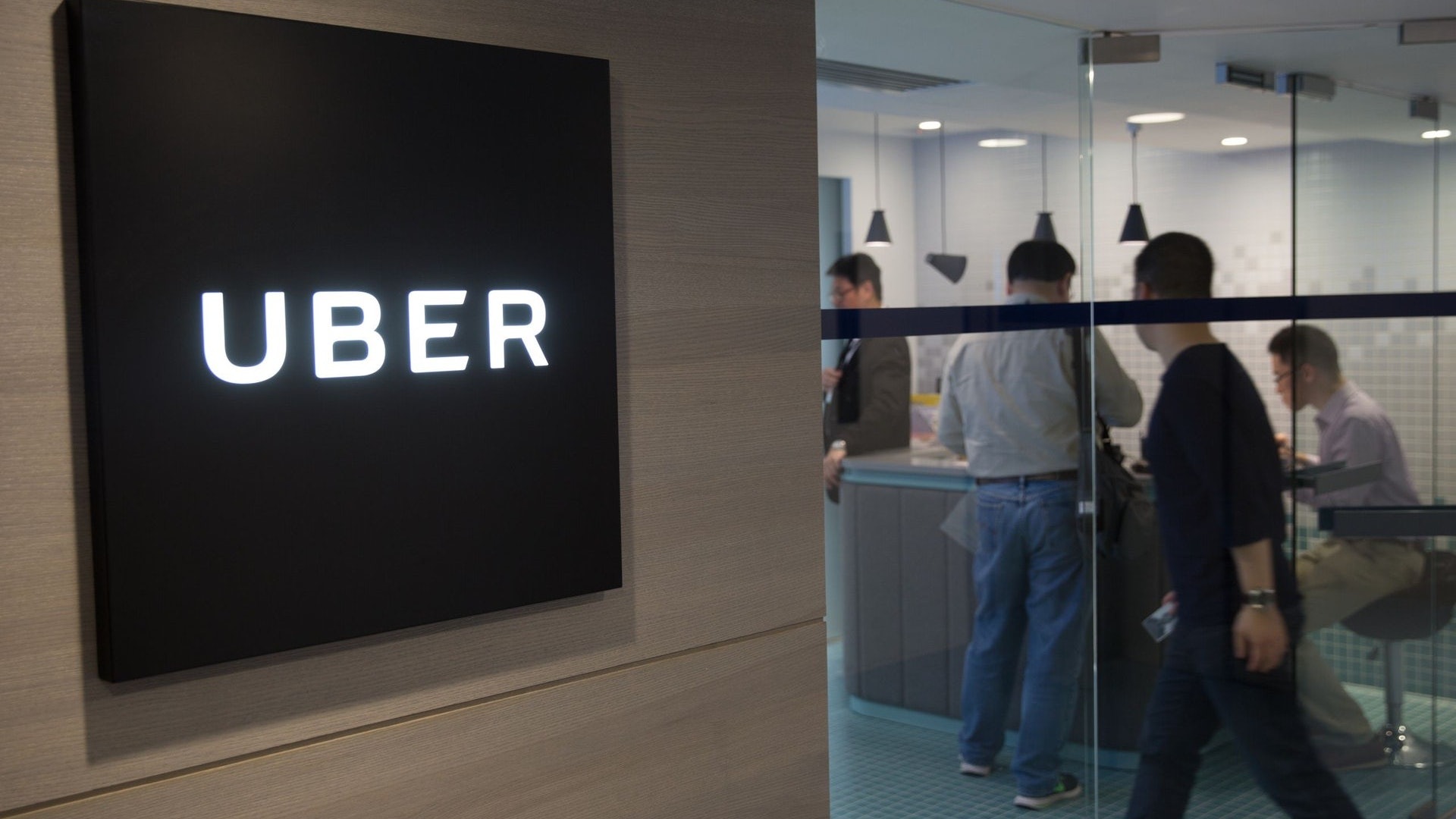 【Uber案】運輸署稱對召喚出租車程式持開放態度 但強調必須守法 【Uber案】運輸署稱對召喚出租車程式持開放態度 但強調必須守法