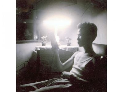 曾蔭權父親曾雲擔任警察，曾居於荷李活道前警察宿舍。1959年，當年15歲的曾蔭權就讀香港華仁書院，原本成績足以入讀香港大學建築學院，但因家貧，最終放棄升學，短暫擔任藥廠推銷員，是以其後自稱「孤獨的推銷員」。