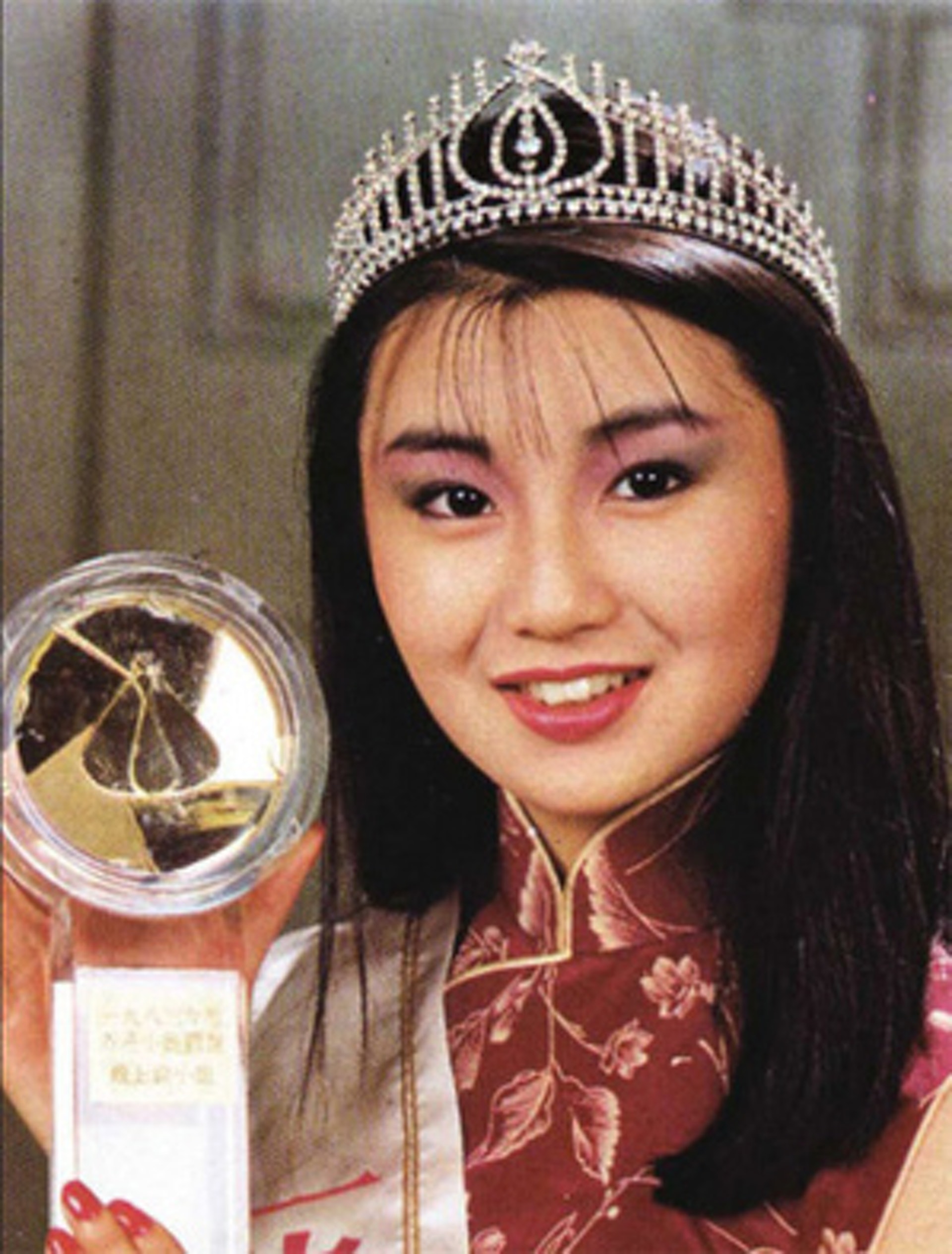 1983年，年僅18歲的張曼玉參加香港小姐競選，獲得「亞軍」及「最上鏡小姐」兩項殊榮。（資料圖片）