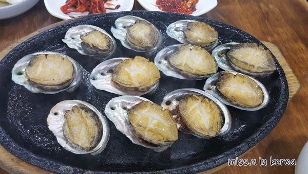 【韓國濟州島】嚐鮑魚粥和石鍋拌飯　鮑魚內臟熬煮排隊都要一試！