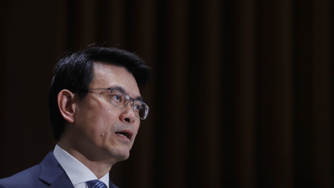 倘美國關稅加碼 邱騰華恐五成內地經港轉口貿易受影響 倘美國關稅加碼 邱騰華恐五成內地經港轉口貿易受影響