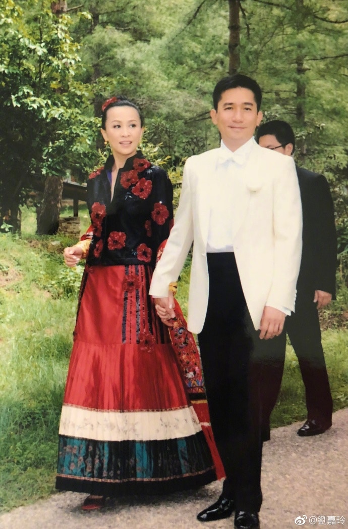 劉嘉玲梁朝偉慶祝結婚十周年網友放出29年前兩人珍貴後生相贈慶 香港01 即時娛樂