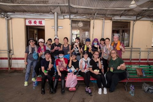 多個動保團體積極協助照顧格力犬。(澳門新聞局圖片) 多個動保團體積極協助照顧格力犬。(澳門新聞局圖片)