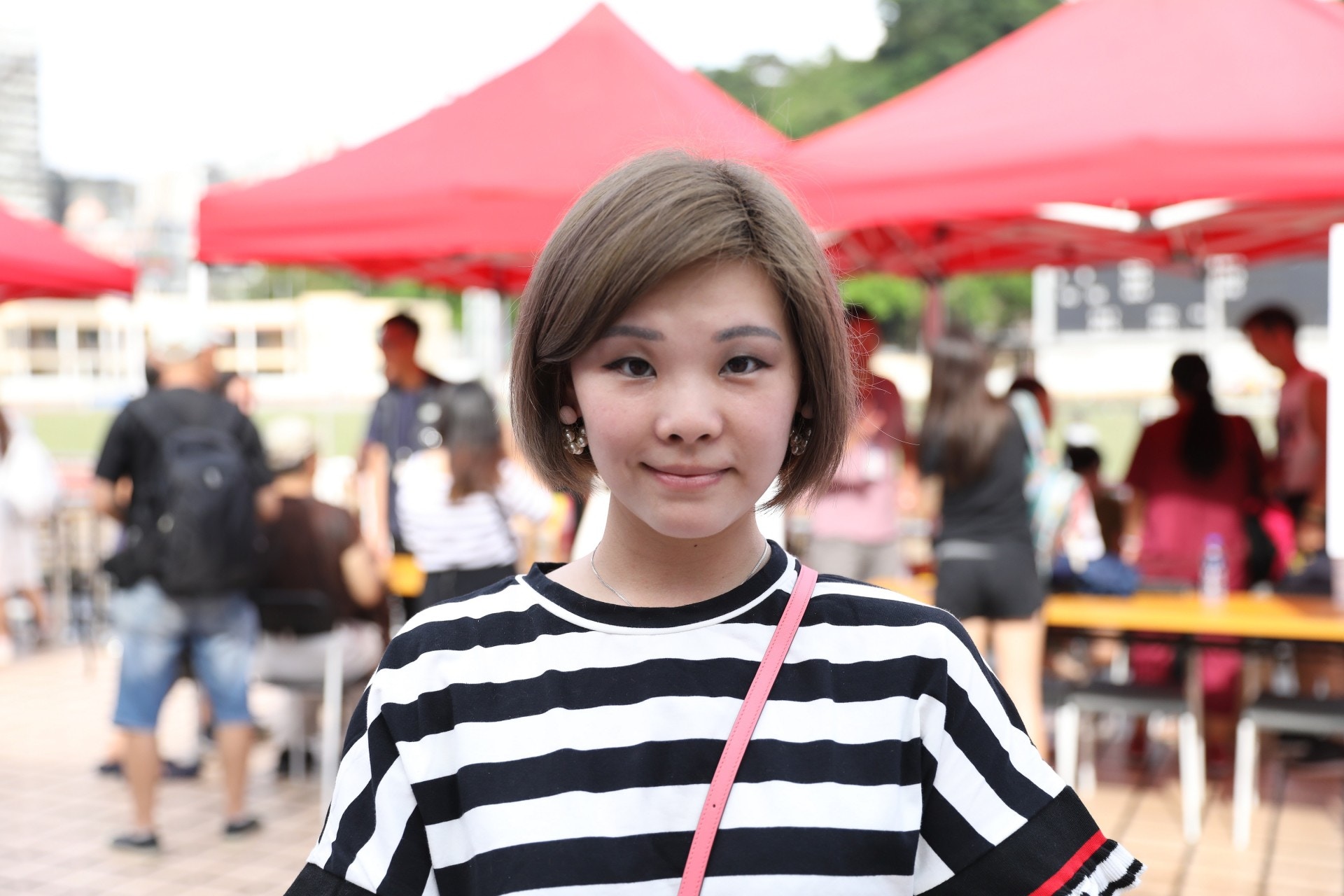 Lena早前到澳門領養格力犬,希望可以救得一隻得一隻,但沒想到原來逸園未有交付資料,直斥領養日是一場「大龍鳳」。(資料圖片) Lena早前到澳門領養格力犬,希望可以救得一隻得一隻,但沒想到原來逸園未有交付資料,直斥領養日是一場「大龍鳳」。(資料圖片)