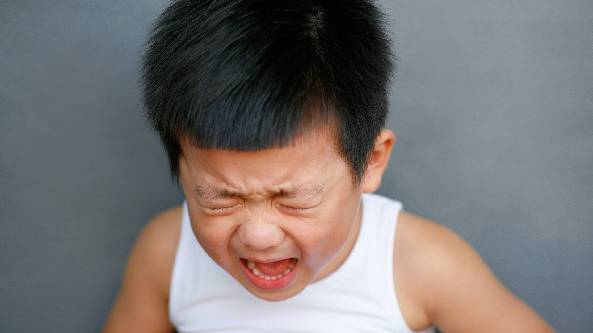 【兒童健康】孩子生長痛與寒背有關? 脊醫:書包過重、姿勢不對 【兒童健康】孩子生長痛與寒背有關? 脊醫:書包過重、姿勢不對