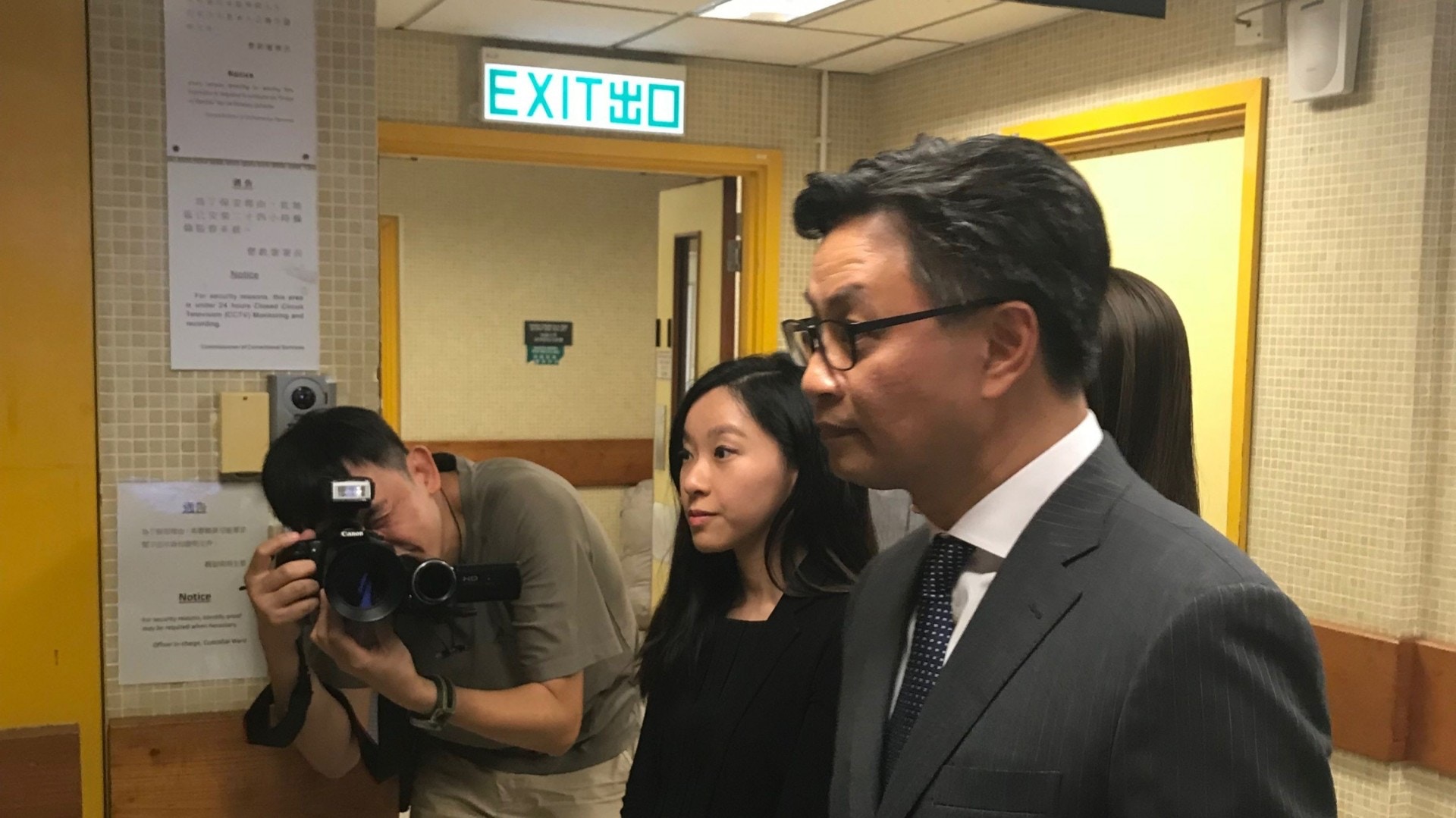 【曾蔭權上訴】羈留病房第五天　代表律師再探訪　拒答是否上訴