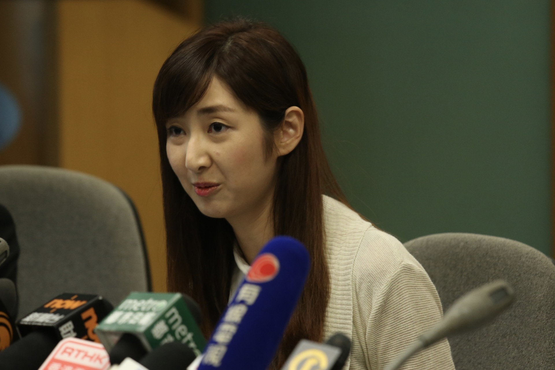 運輸署工程師沈佩詩指出，計算卡路里的功能有助鼓勵市民步行，相信會受一眾女士及減肥人士歡迎。（陳百灝攝）