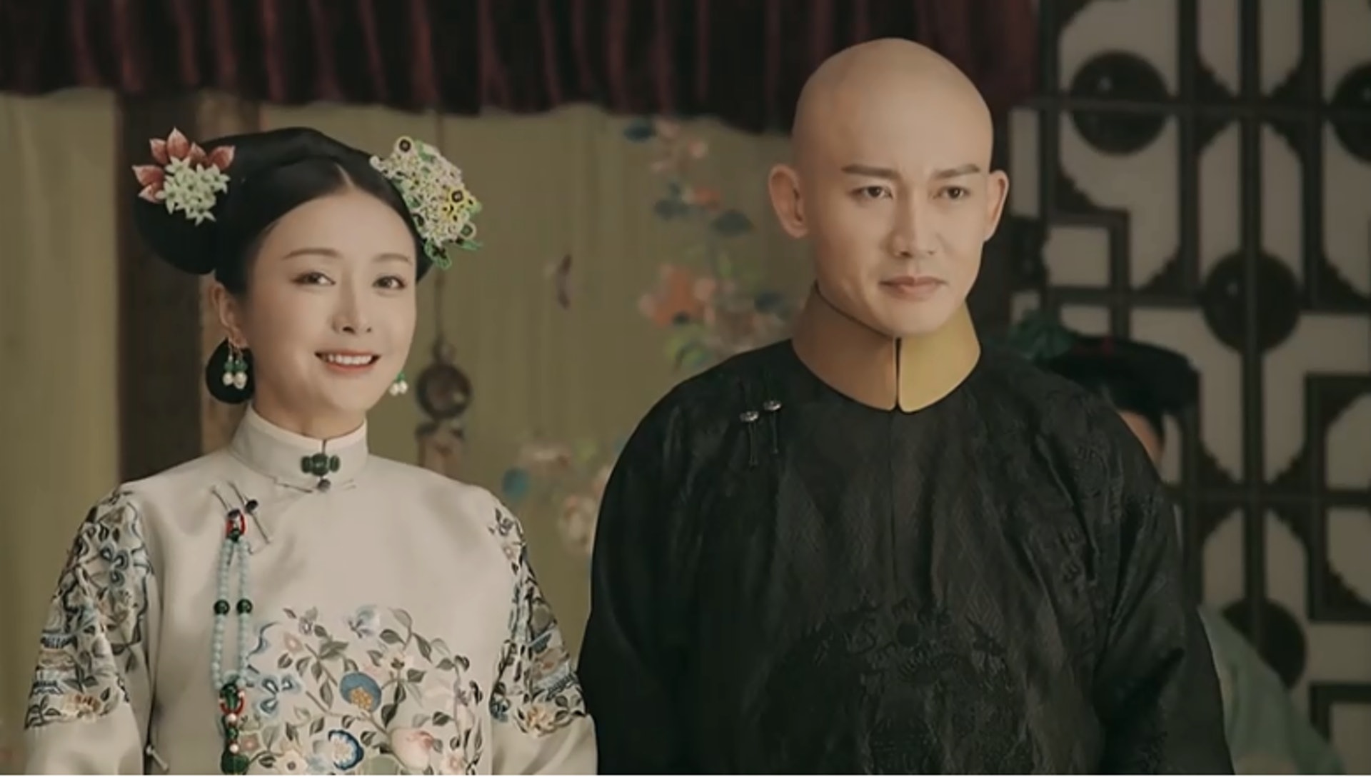 《延禧攻略》中乾隆對富察皇后也相當寵愛,不遠千里為皇后運荔枝,被皇后稱讚也是滿臉的得意樣。(視頻截圖) 《延禧攻略》中乾隆對富察皇后也相當寵愛,不遠千里為皇后運荔枝,被皇后稱讚也是滿臉的得意樣。(視頻截圖)