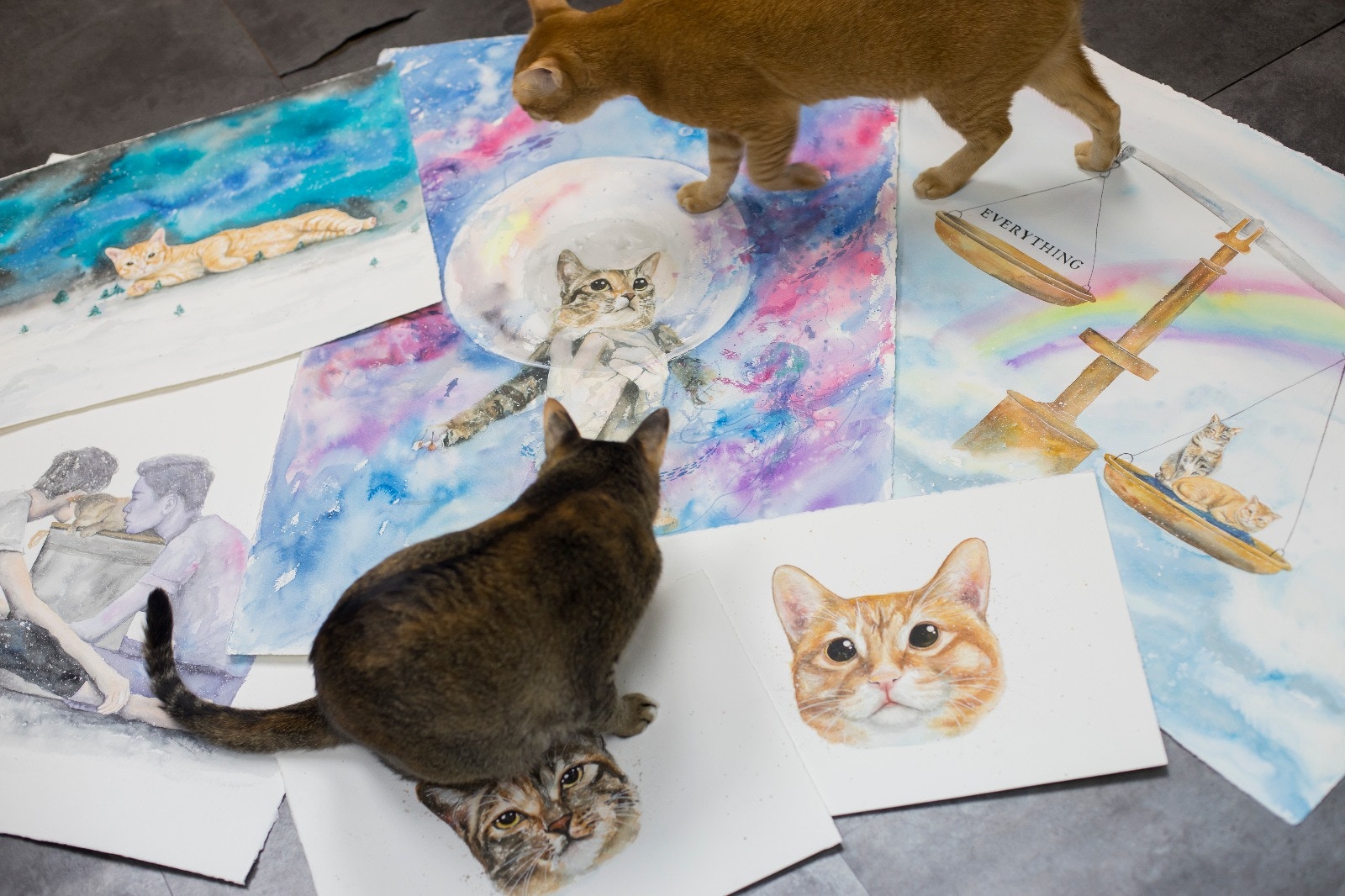 皮忠不太介意麻妹和高高搗亂,很多畫作都以牠們為題材。﹙羅國輝攝﹚ 皮忠不太介意麻妹和高高搗亂,很多畫作都以牠們為題材。﹙羅國輝攝﹚