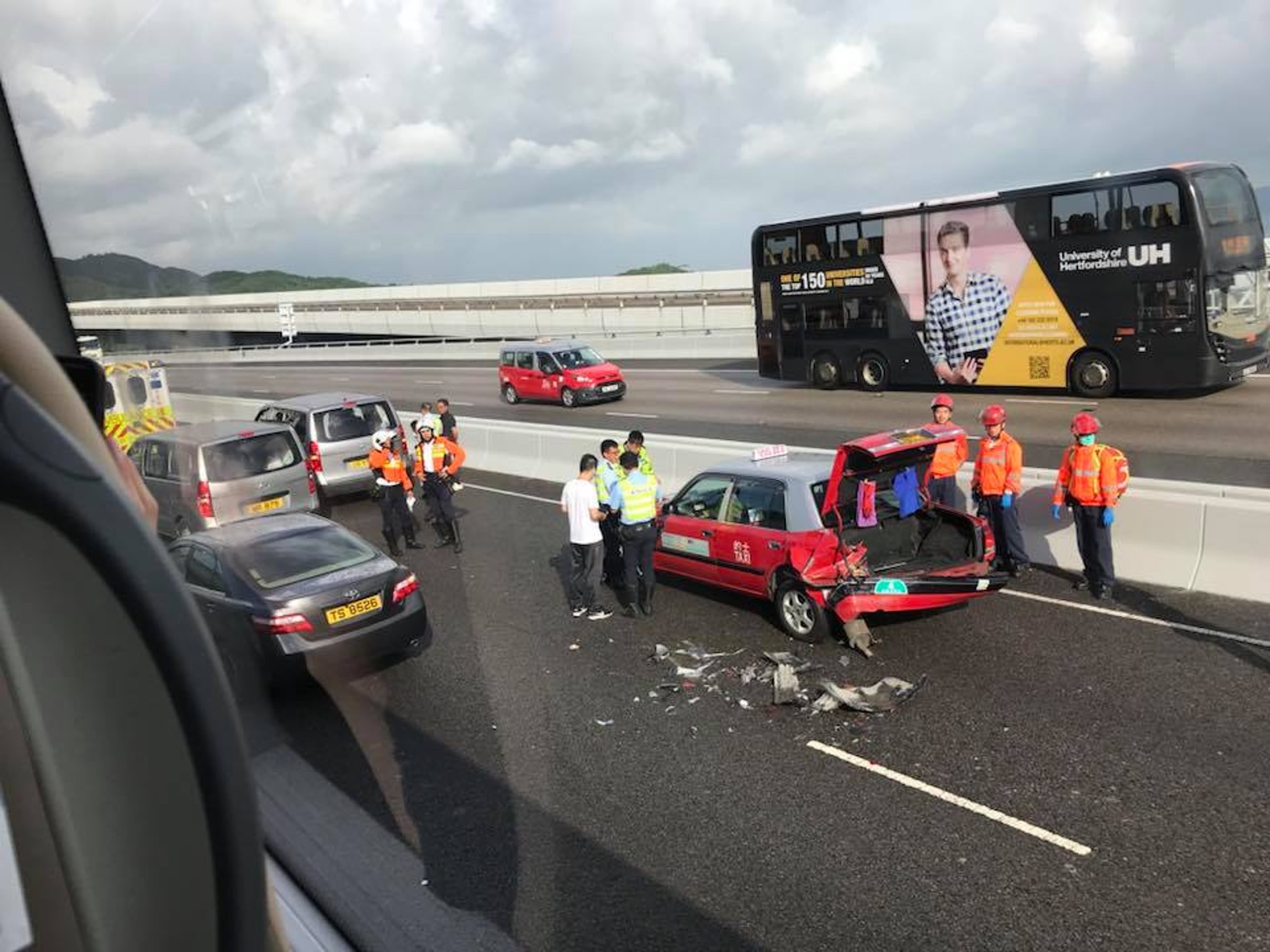 入機場注意 北大嶼山公路兩宗車禍共14車相撞入機場方向塞爆 香港01 突發 入機場注意 北大嶼山公路兩宗車禍共14車相撞入機場方向塞爆 香港01 突發