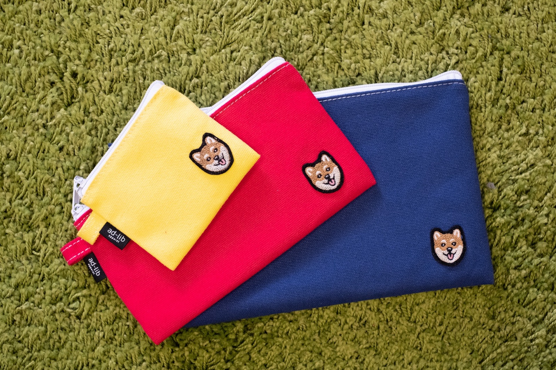 品牌近兩年更推出了一系列以P仔為主題的產品,包括T恤、恤衫、小袋小、襟章和帽等,反應不俗。﹙高仲明攝﹚ 品牌近兩年更推出了一系列以P仔為主題的產品,包括T恤、恤衫、小袋小、襟章和帽等,反應不俗。﹙高仲明攝﹚