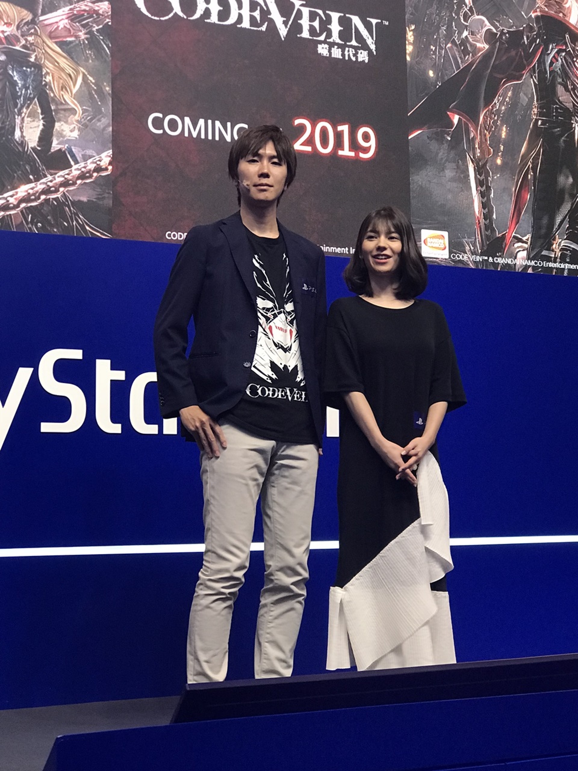 CODE VEIN噬血代碼製作人飯塚啓太及聲優Lynn,來到香港動漫節2018跟FANS見面。 CODE VEIN噬血代碼製作人飯塚啓太及聲優Lynn,來到香港動漫節2018跟FANS見面。