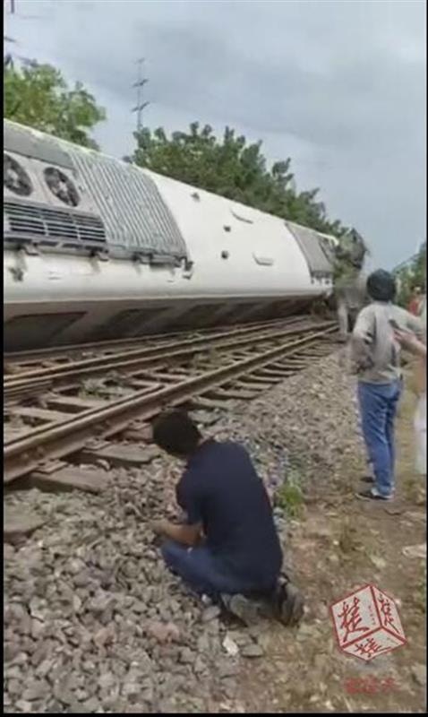 翻車事故現場。（網絡圖片）