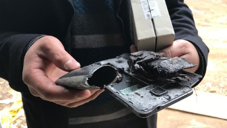 三星手機爆炸致貴州5歲女孩傷殘 三星:電池非原裝 三星手機爆炸致貴州5歲女孩傷殘 三星:電池非原裝