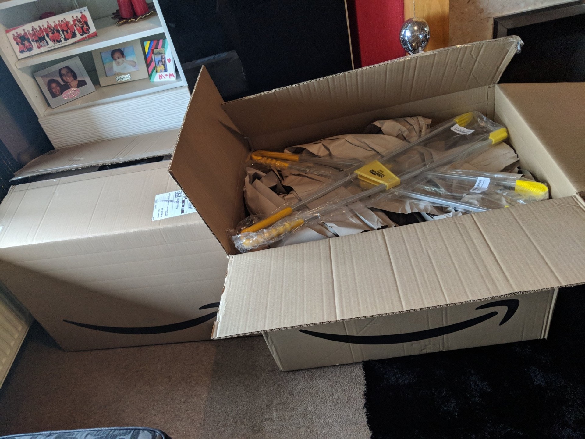 買兩個垃圾鉗amazon竟用巨大紙箱運貨英顧客 裝得落我個仔