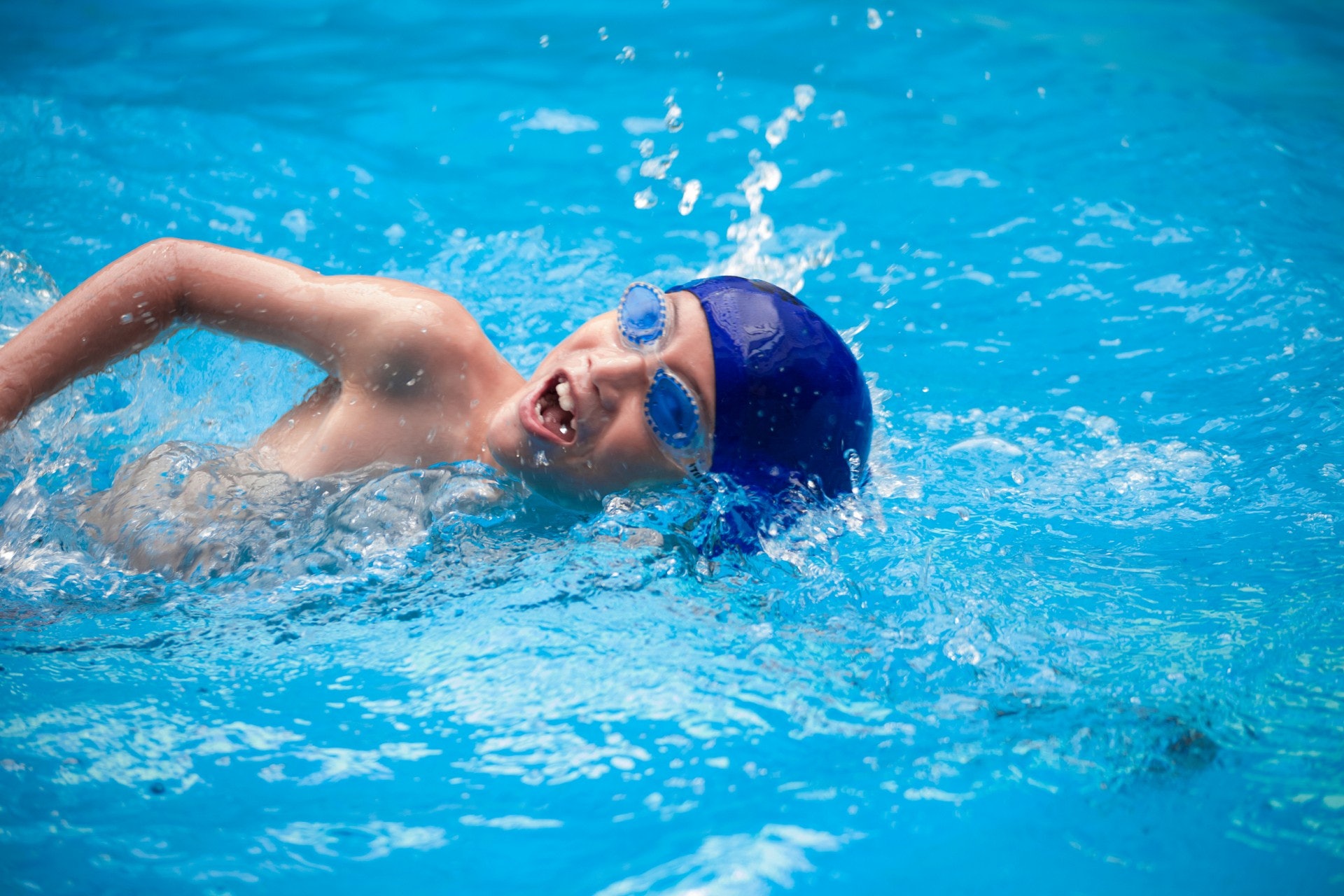 衞生防護中心指，受感染紅眼症患者，在痊癒前應避免游泳，以防傳染他人。（VCG）