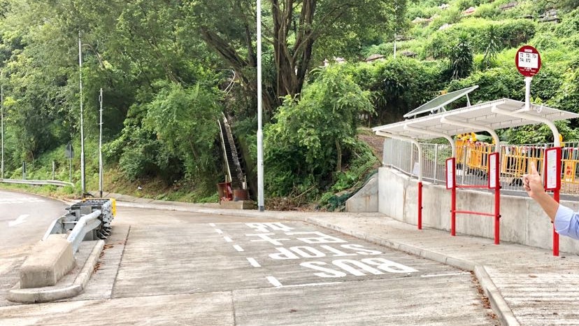恐怖車禍後大埔公路巴士站重開 加防撞欄兼照明 減輕市民恐懼 恐怖車禍後大埔公路巴士站重開 加防撞欄兼照明 減輕市民恐懼