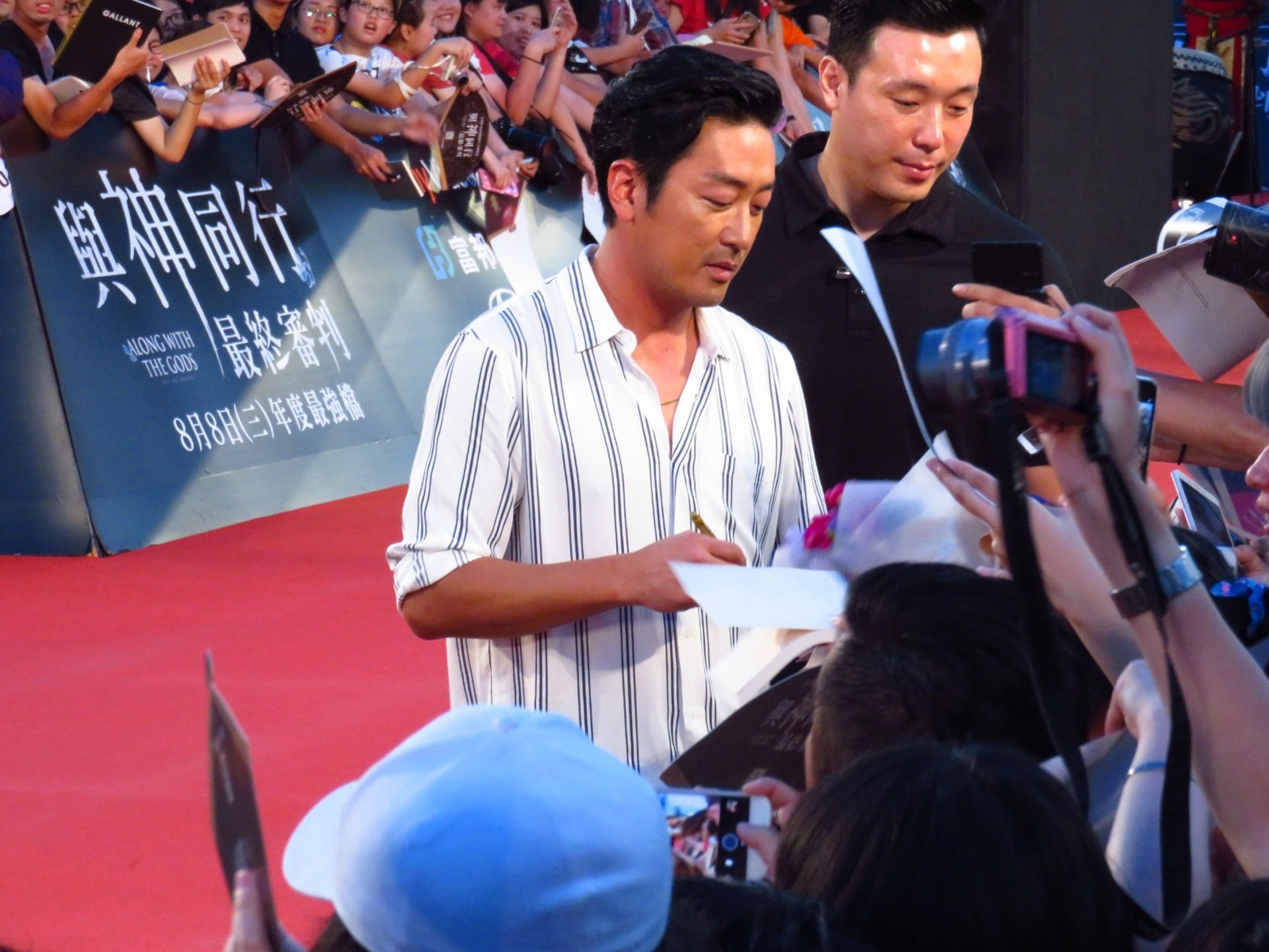 河正宇呢個Look幾瀟灑。(陳穎思攝) 河正宇呢個Look幾瀟灑。(陳穎思攝)