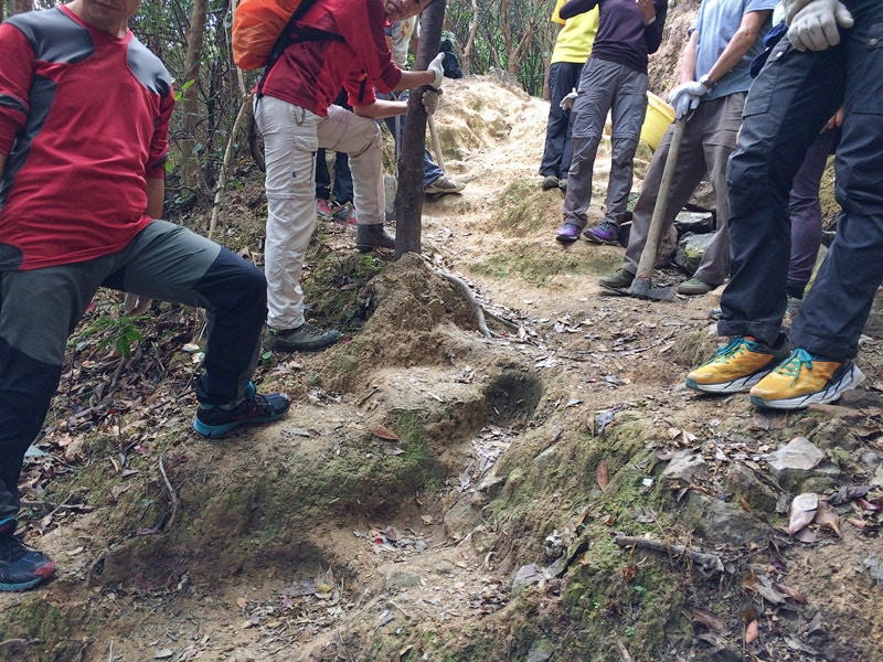 山徑凹凸不平，增加路徑的難度亦令行山客更易受傷。（野外動向提供圖片）