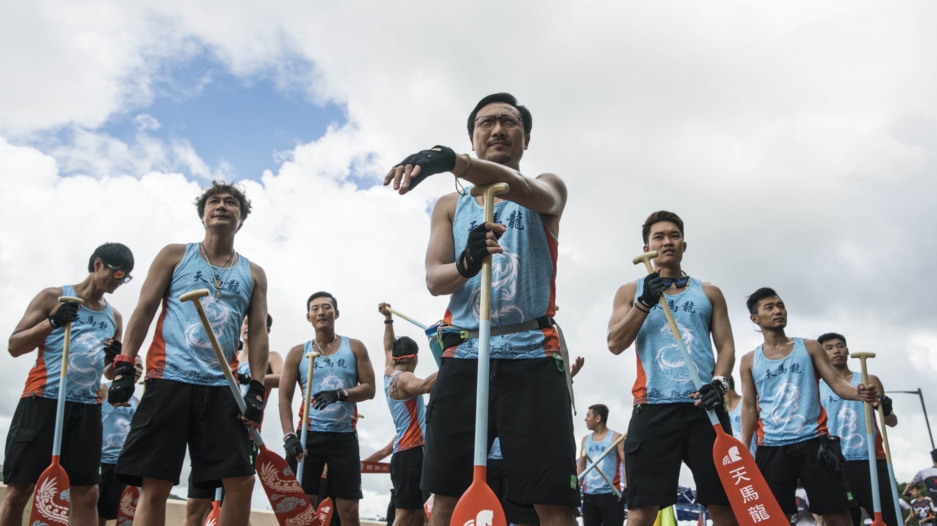 戲中四個男人走埋一齊，除熱心對白，一啲互相頂撞嘅廢話都好精彩。（劇照）