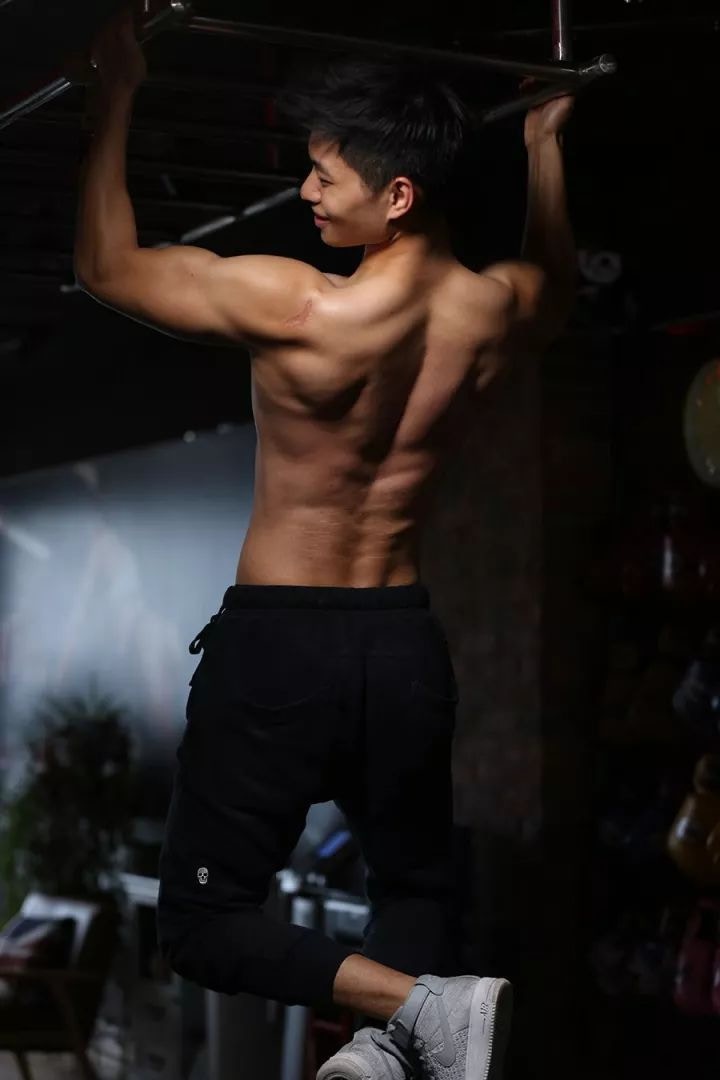 大濤，30歲，當教練7年。「有女學員約我吃飯，我還是挺困擾的，畢竟我都是孩子他爸了……」（一条提供）