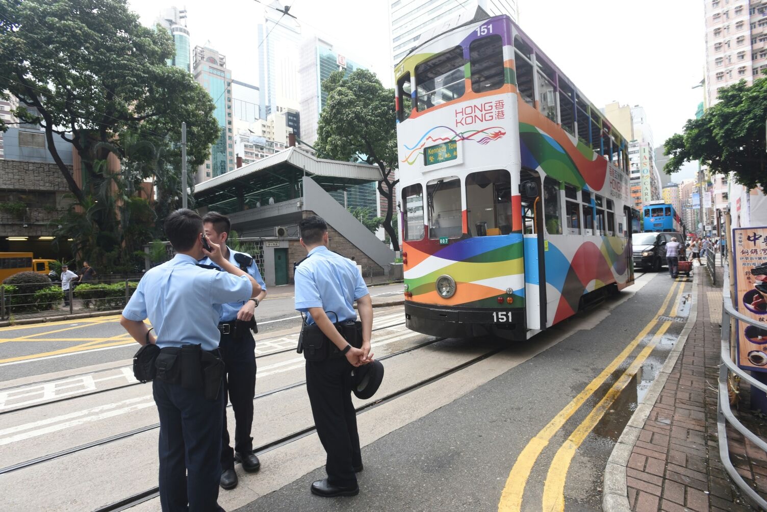 飛龍電車撞倒女途人攝車底輕傷送院