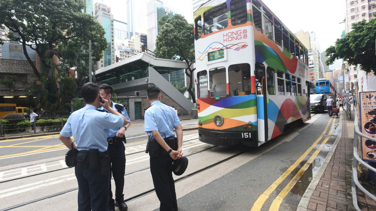 飛龍電車撞倒女途人攝車底輕傷送院 飛龍電車撞倒女途人攝車底輕傷送院