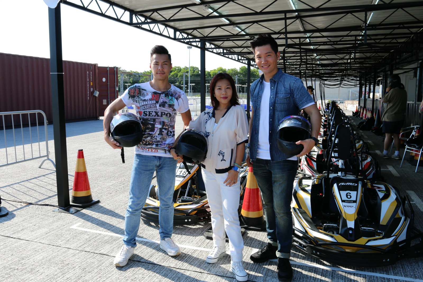 三人組先在賽車場鬥車，疾風馳騁過後，再入荔園內「反」足一日。