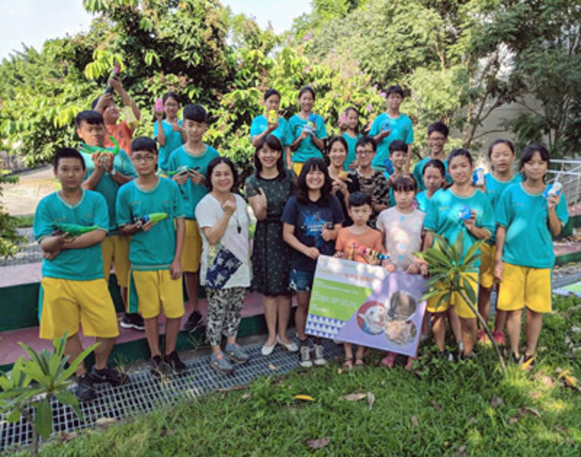 台灣大葉大學師生到芬園國中推動「浪浪彩繪雕塑」美學教育。(台灣大葉大學/提供) 台灣大葉大學師生到芬園國中推動「浪浪彩繪雕塑」美學教育。(台灣大葉大學/提供)