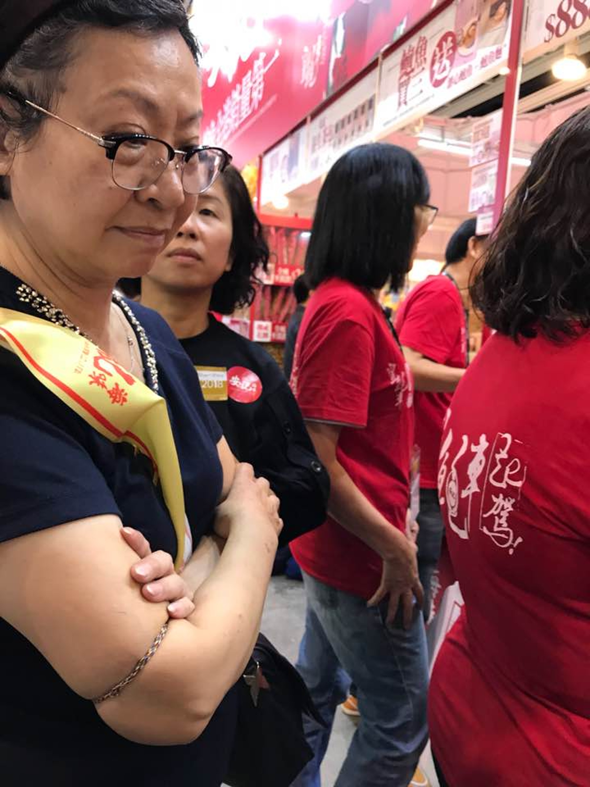「龍蝦姐」再現美食博覽,與隊友贏得26盒鮑魚。(梁煥敏攝) 「龍蝦姐」再現美食博覽,與隊友贏得26盒鮑魚。(梁煥敏攝)