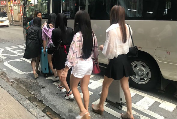 行動中警方拘捕10名男女。（警方提供）