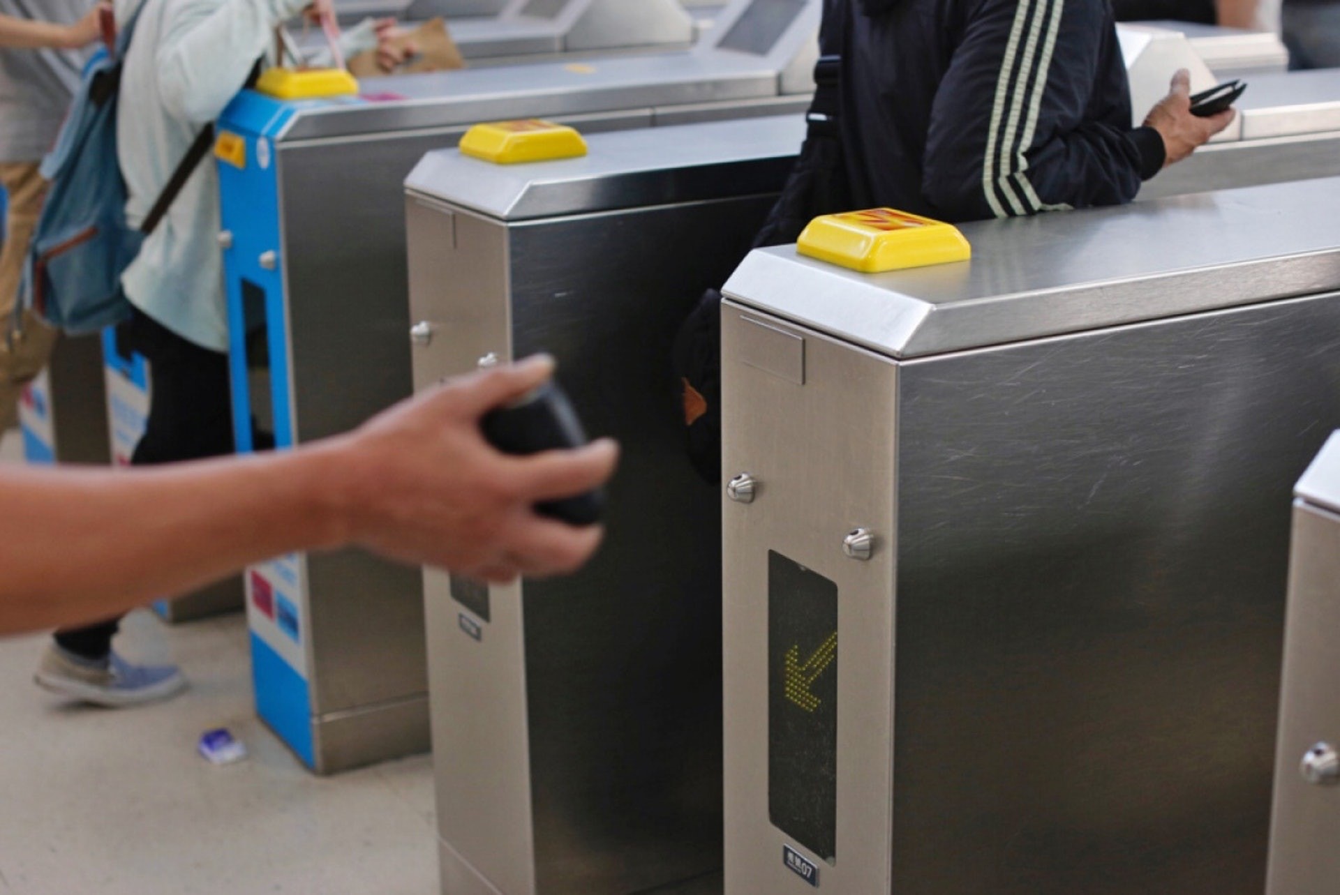 八達通不再壟斷　港鐵招標換閘機　接納QR Code、非接觸式信用卡