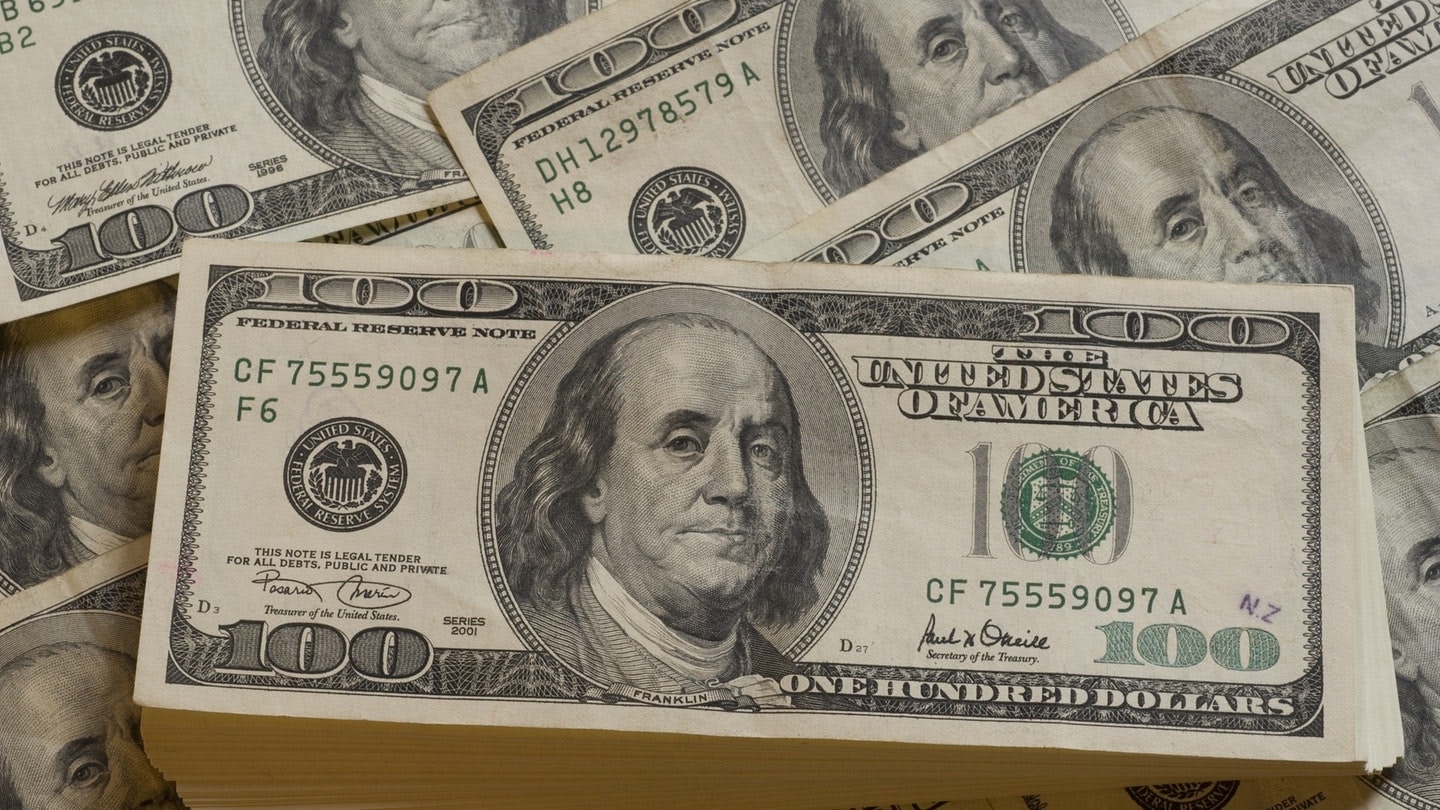 阿根廷披索突插近8% 創歷史新低