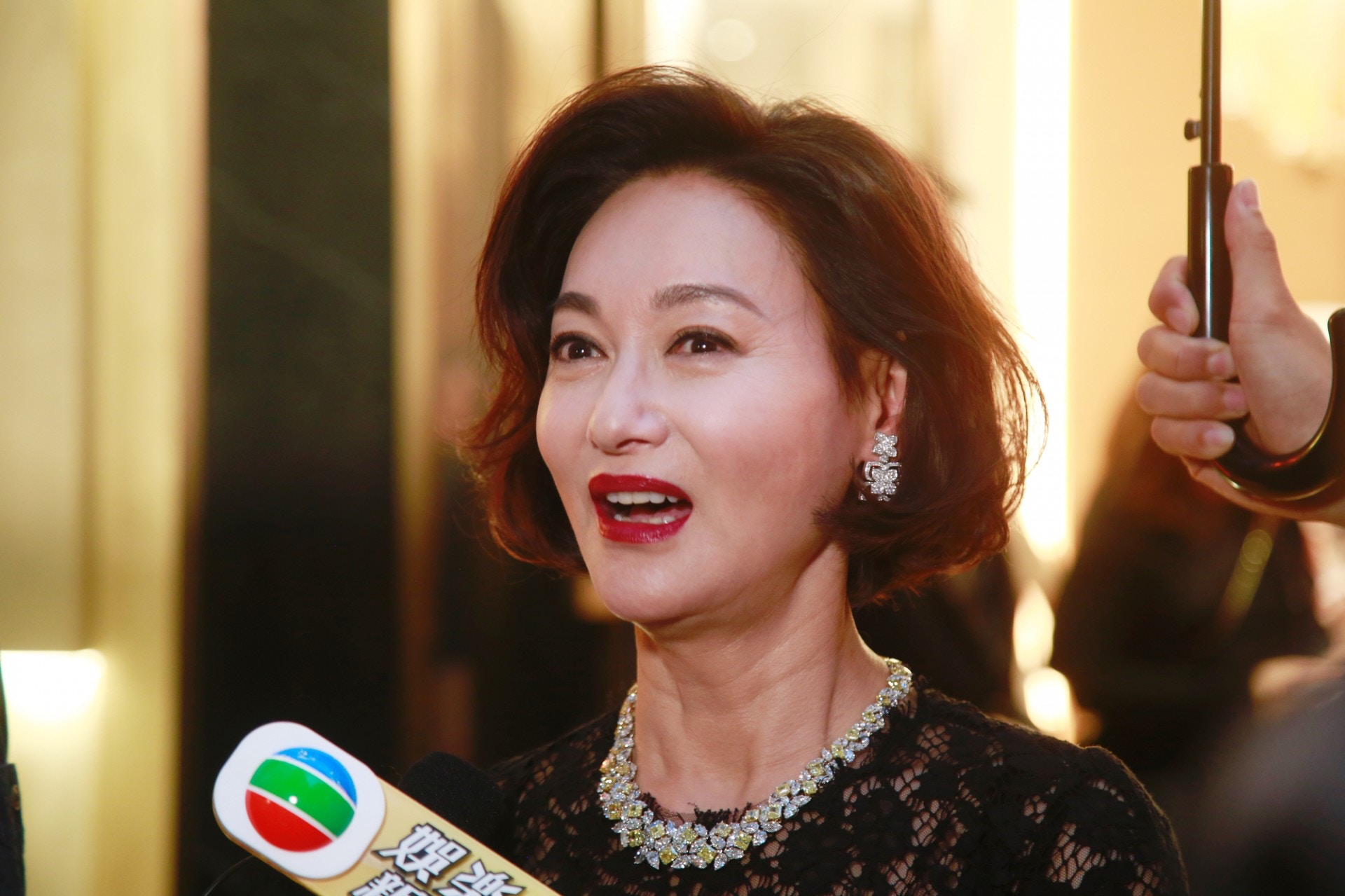 是日活動於戶外舉行，紅姐笑言自己剛剛由氣溫超高的武漢返港，所以覺得好涼爽。（梁碧玲攝）
