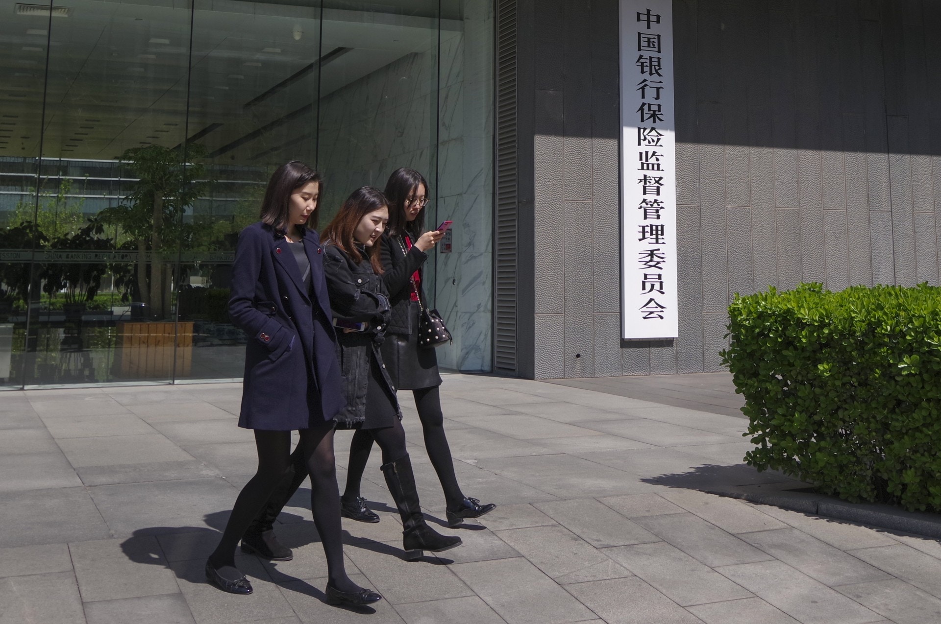 銀保監取消外資入股中資金融機構持股比例限制
