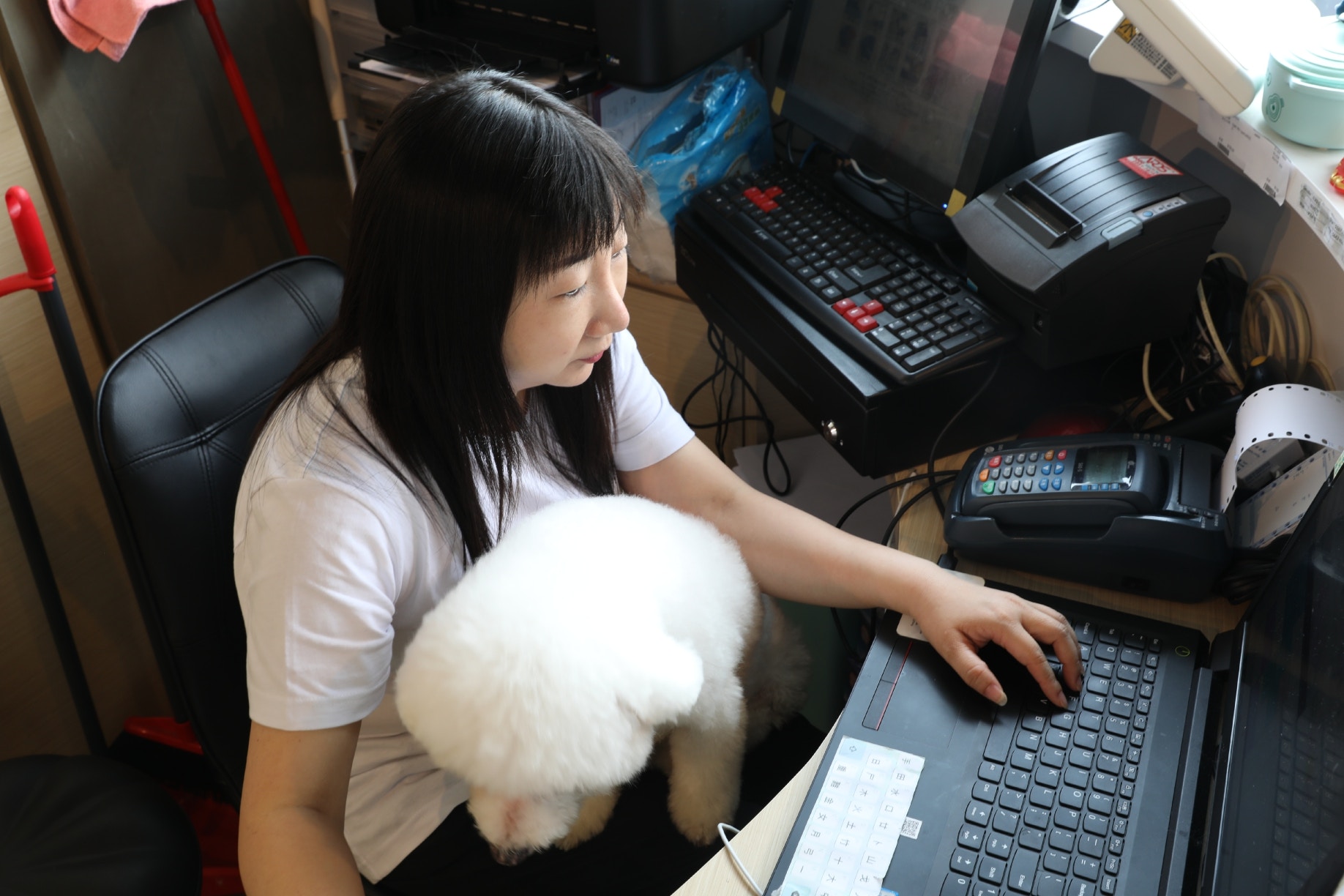 Edith認為狗狗對金錢並無任何概念,養寵物最重要的是時間及愛心。(鄧偉傑攝) Edith認為狗狗對金錢並無任何概念,養寵物最重要的是時間及愛心。(鄧偉傑攝)